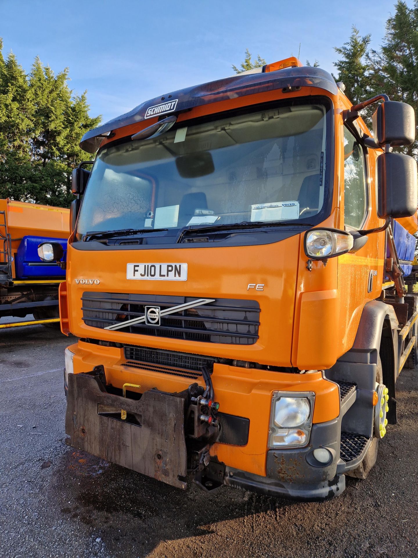 2010 (reg FJ10 LPN) Volvo FE 340 with Schmidt Stratos pre-wet gritter mount. - Image 3 of 19