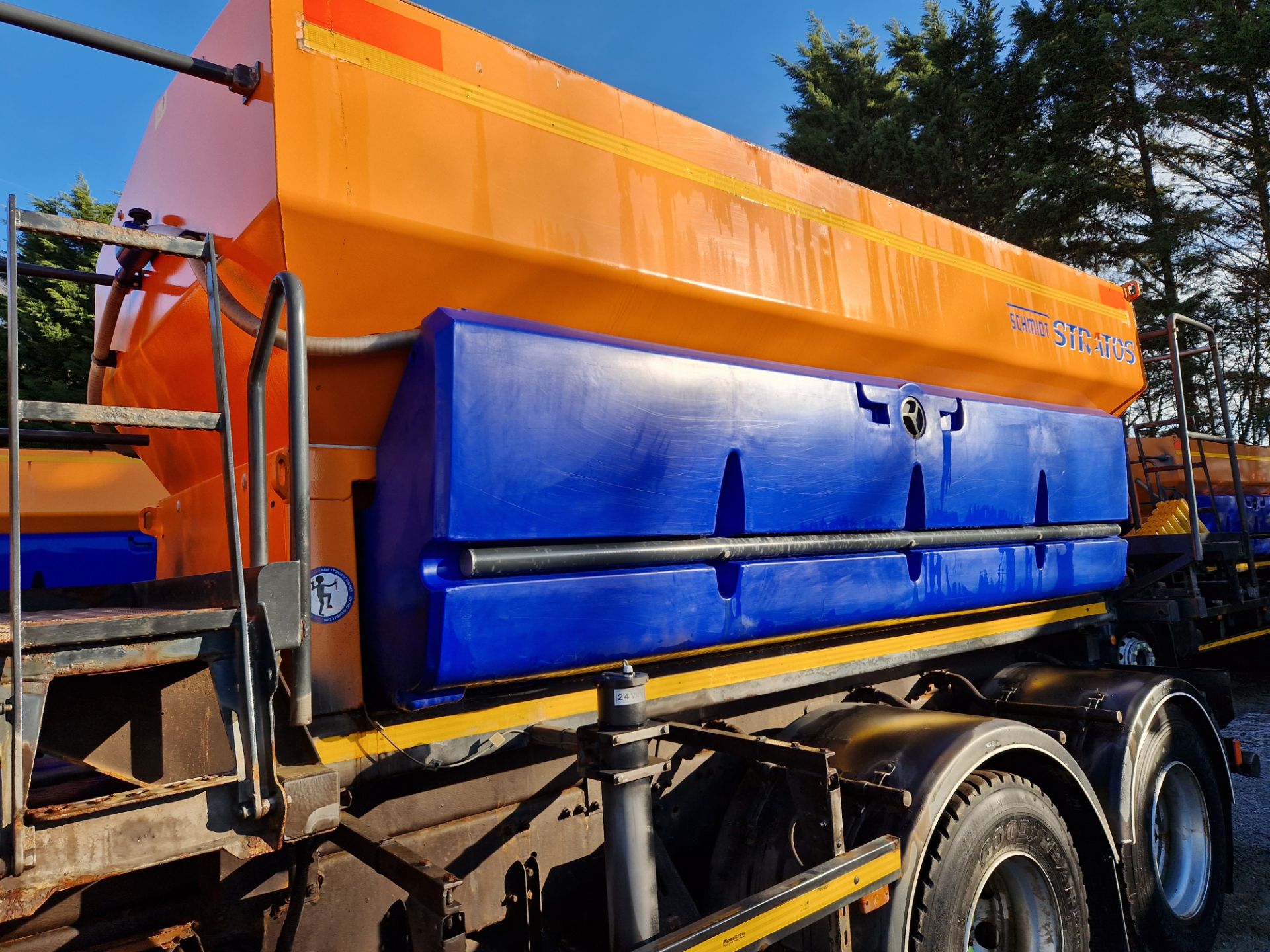 2010 (reg FJ10 LPN) Volvo FE 340 with Schmidt Stratos pre-wet gritter mount. - Image 7 of 19