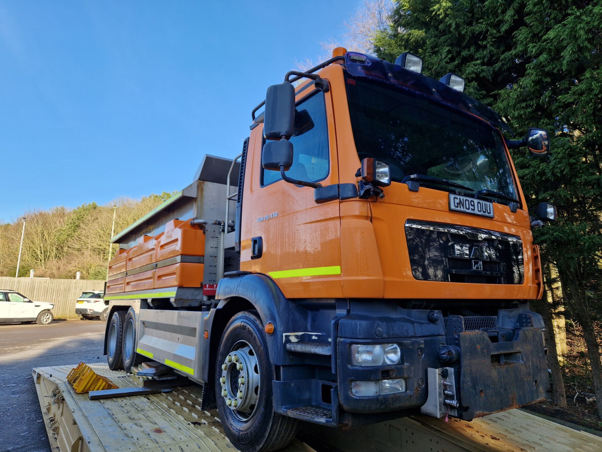 2009 (reg GN09 OUU) MAN TGM 26.330 6x4 with Romaquip wet gritter mount.