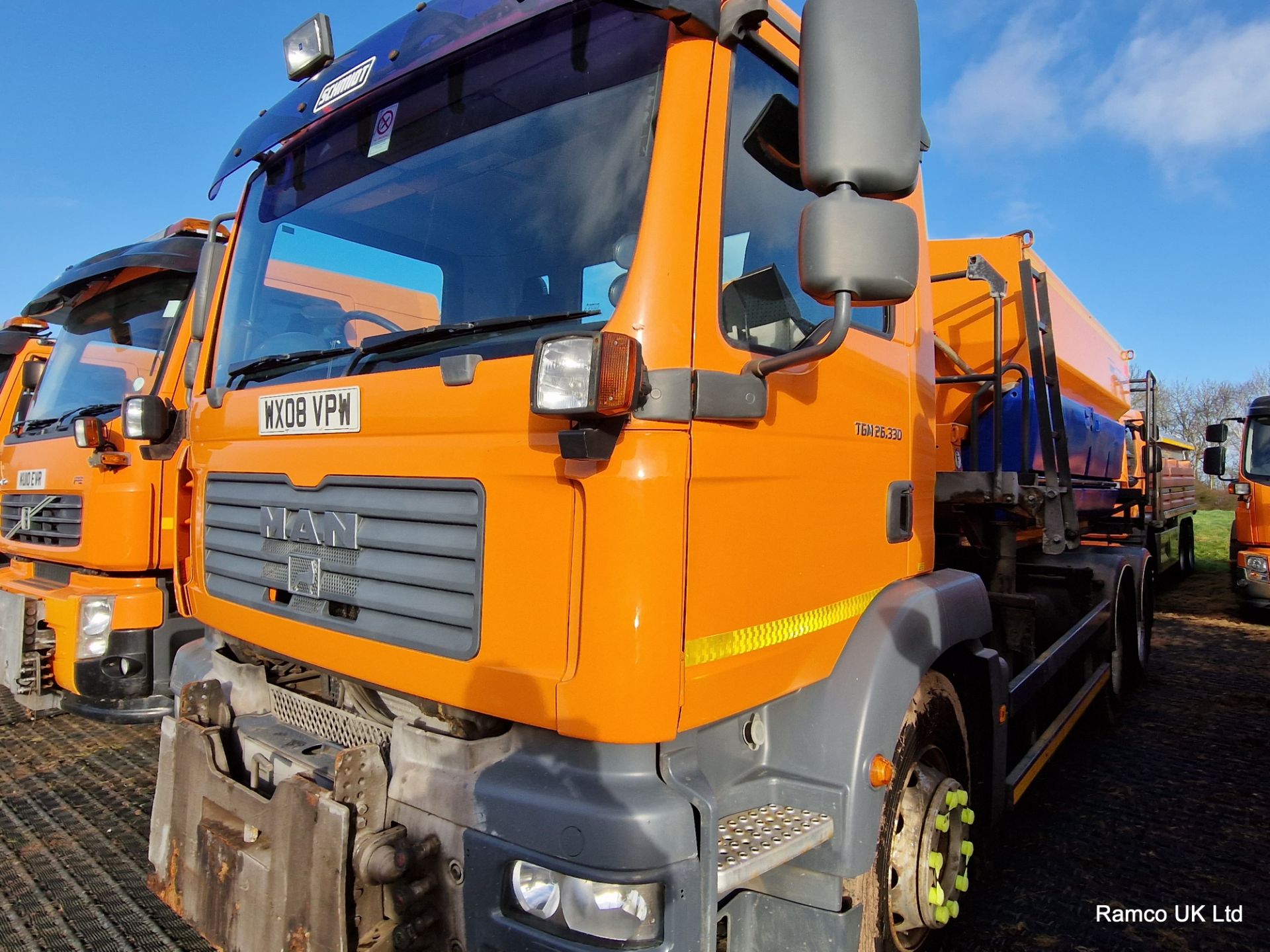 2008 (reg WX08 VPW) MAN TGM 26.330 6x4 with Schmidt Stratos 9m3 pre-wet gritter mount. - Image 2 of 16