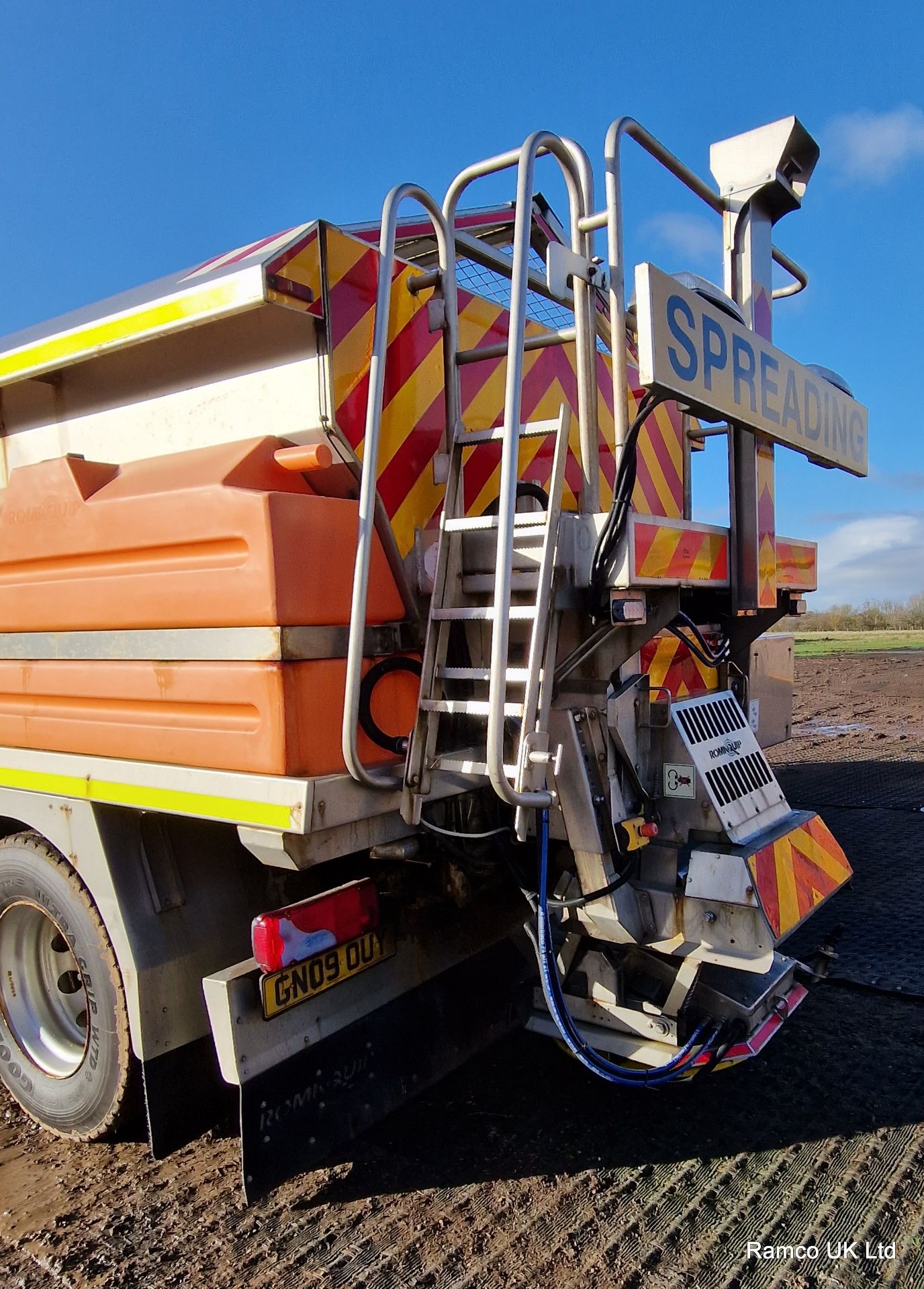 2009 (reg GN09 OUY) MAN TGM 26.330 6x4 with Romaquip wet gritter mount. - Image 6 of 15