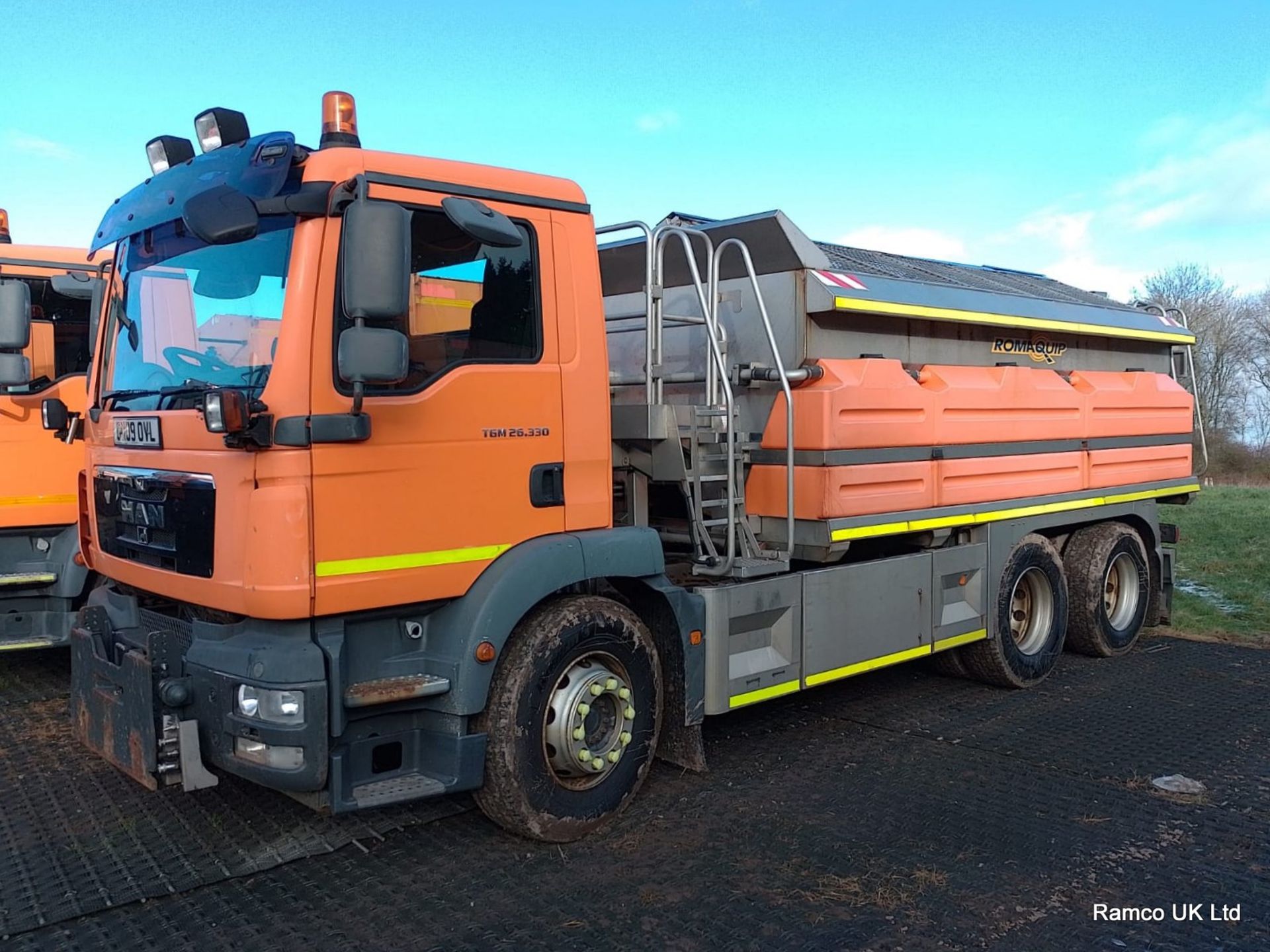 2009 (reg GN09 OVL) MAN TGM 26.330 6x4 with Romaquip wet gritter mount.