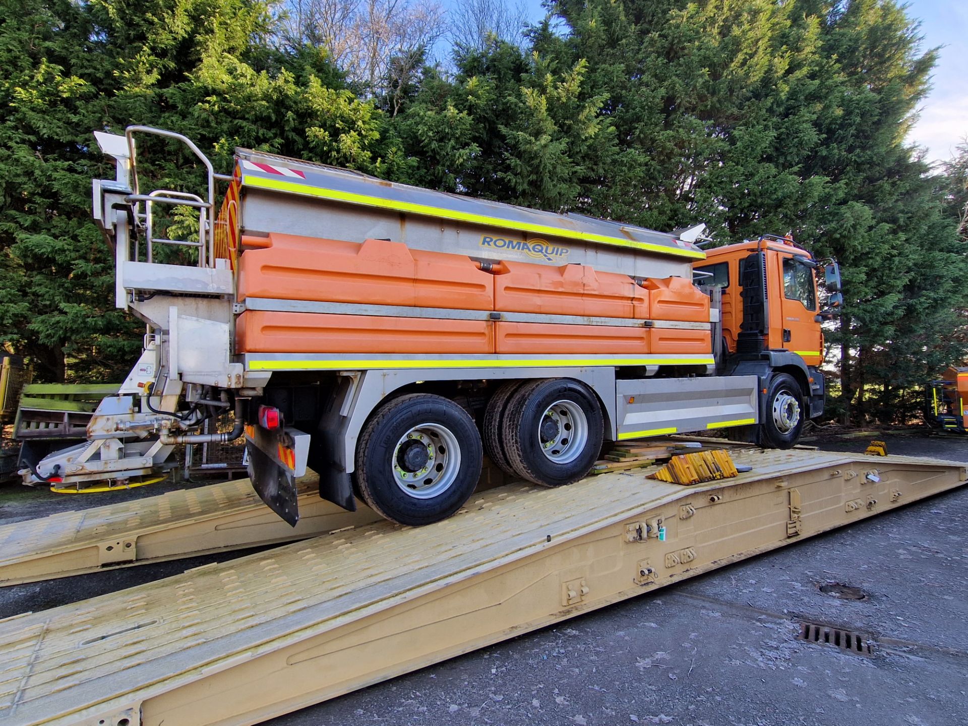 2009 (reg GN09 OUU) MAN TGM 26.330 6x4 with Romaquip wet gritter mount. - Image 3 of 14