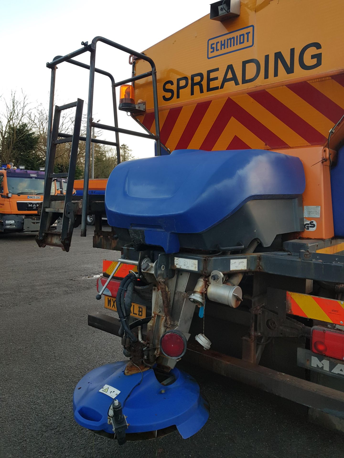 2008 (reg WX08 XLB) MAN TGM 26.330 6x4 with Schmidt Stratos 9m3 pre-wet gritter mount. - Image 5 of 11