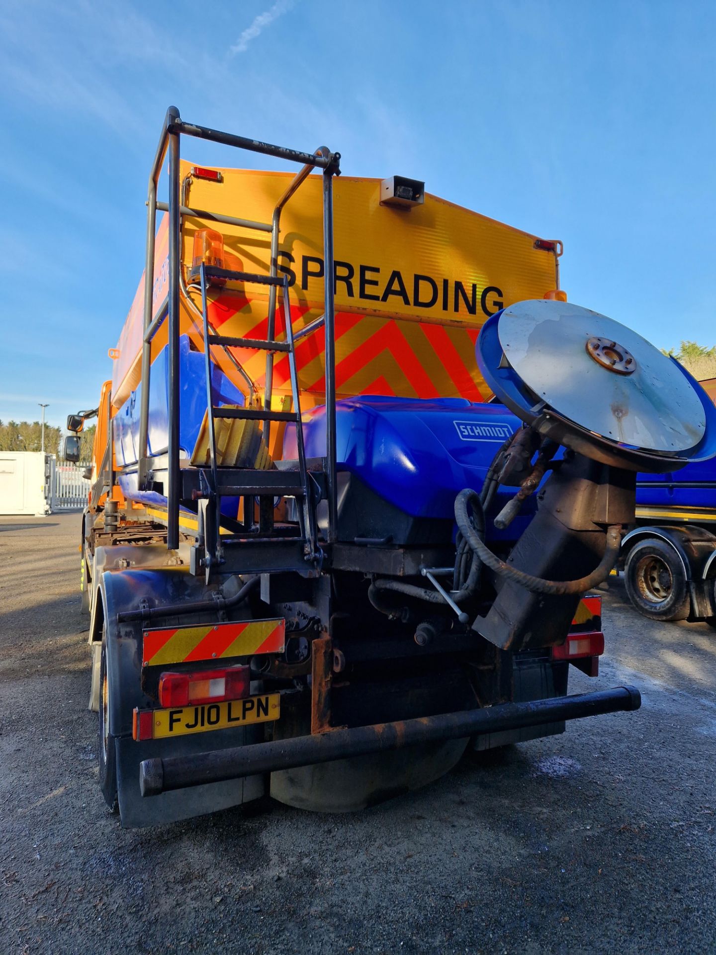 2010 (reg FJ10 LPN) Volvo FE 340 with Schmidt Stratos pre-wet gritter mount. - Image 8 of 19