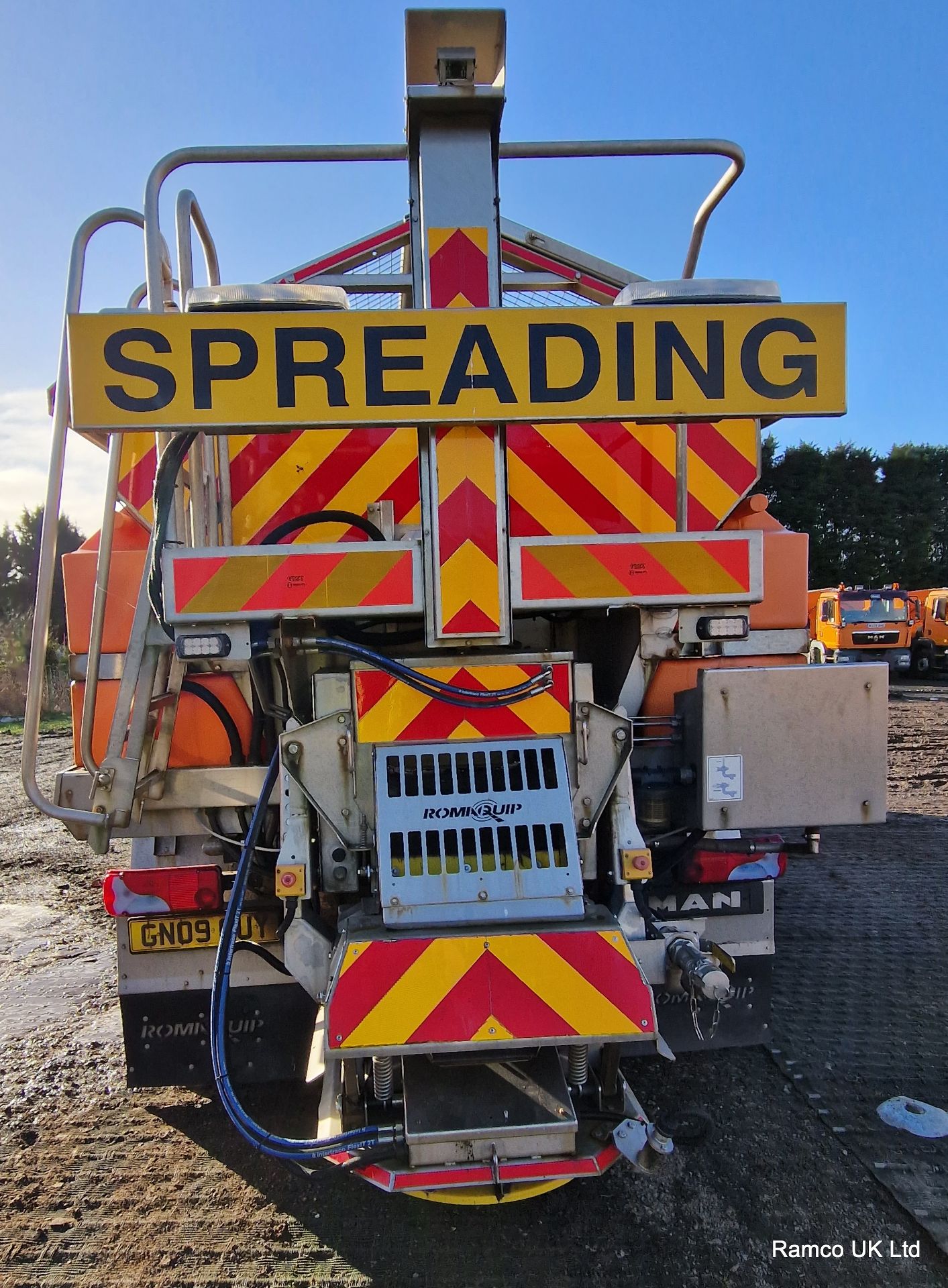 2009 (reg GN09 OUY) MAN TGM 26.330 6x4 with Romaquip wet gritter mount. - Image 7 of 15