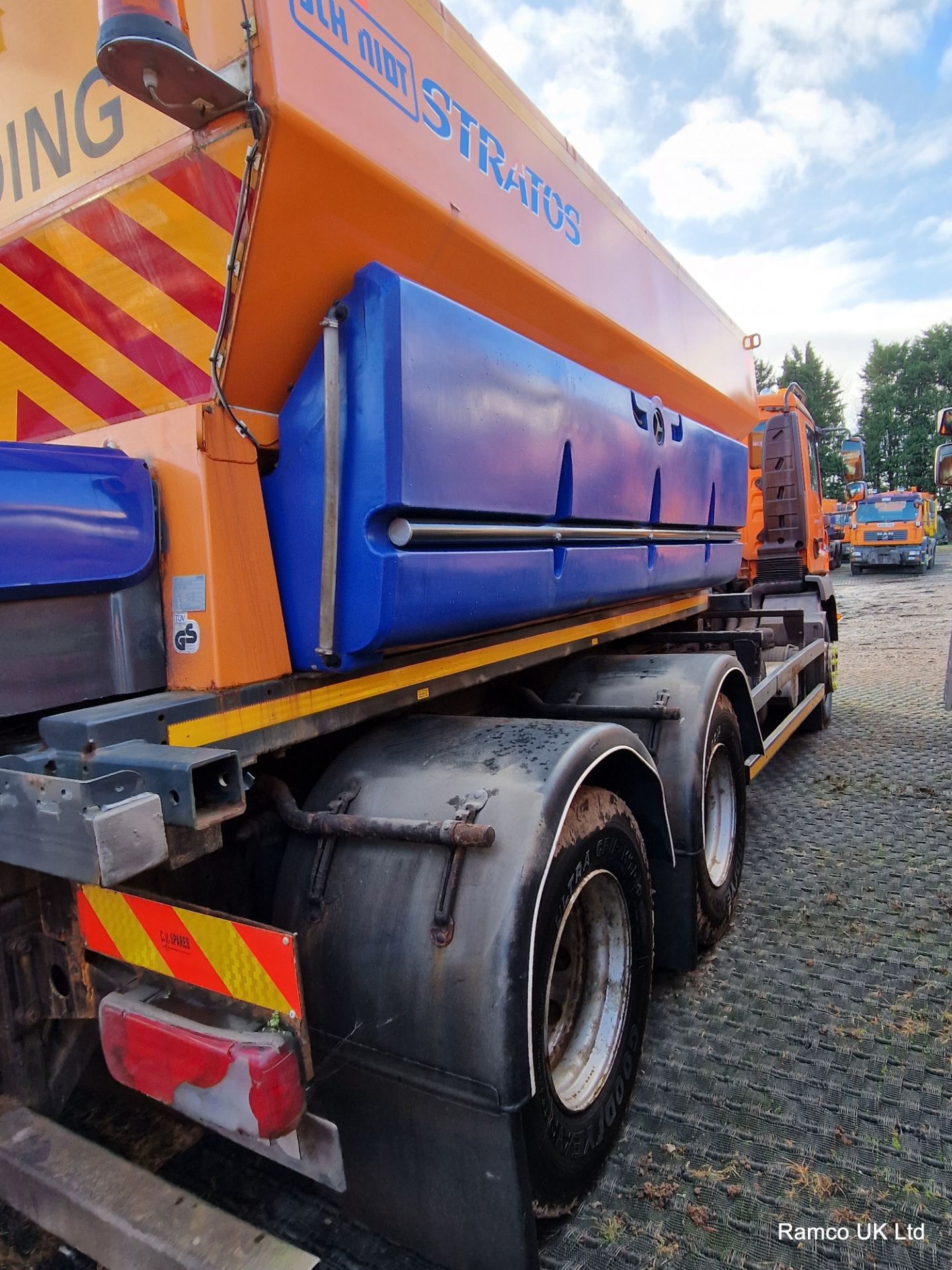 2008 (reg WX08 VPW) MAN TGM 26.330 6x4 with Schmidt Stratos 9m3 pre-wet gritter mount. - Image 9 of 16