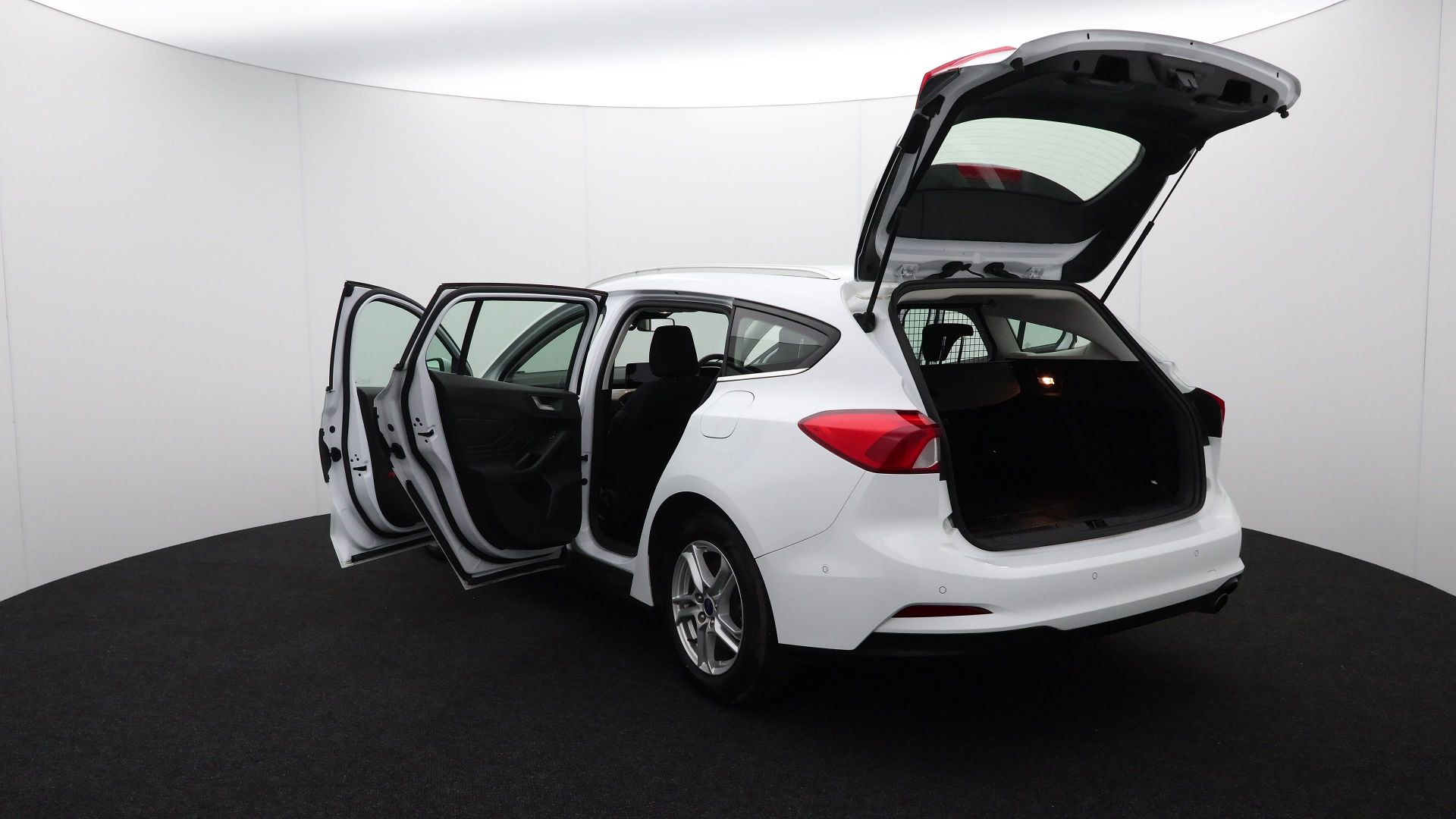 LG69 YZV - 2019 Ford Focus ZETEC Estate - Image 43 of 44