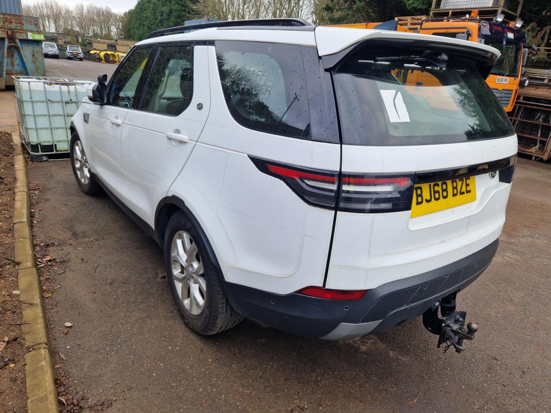 BJ68 BZE - 2018 Land Rover Discovery 5 SDV6 3.0 DSE - Image 6 of 18