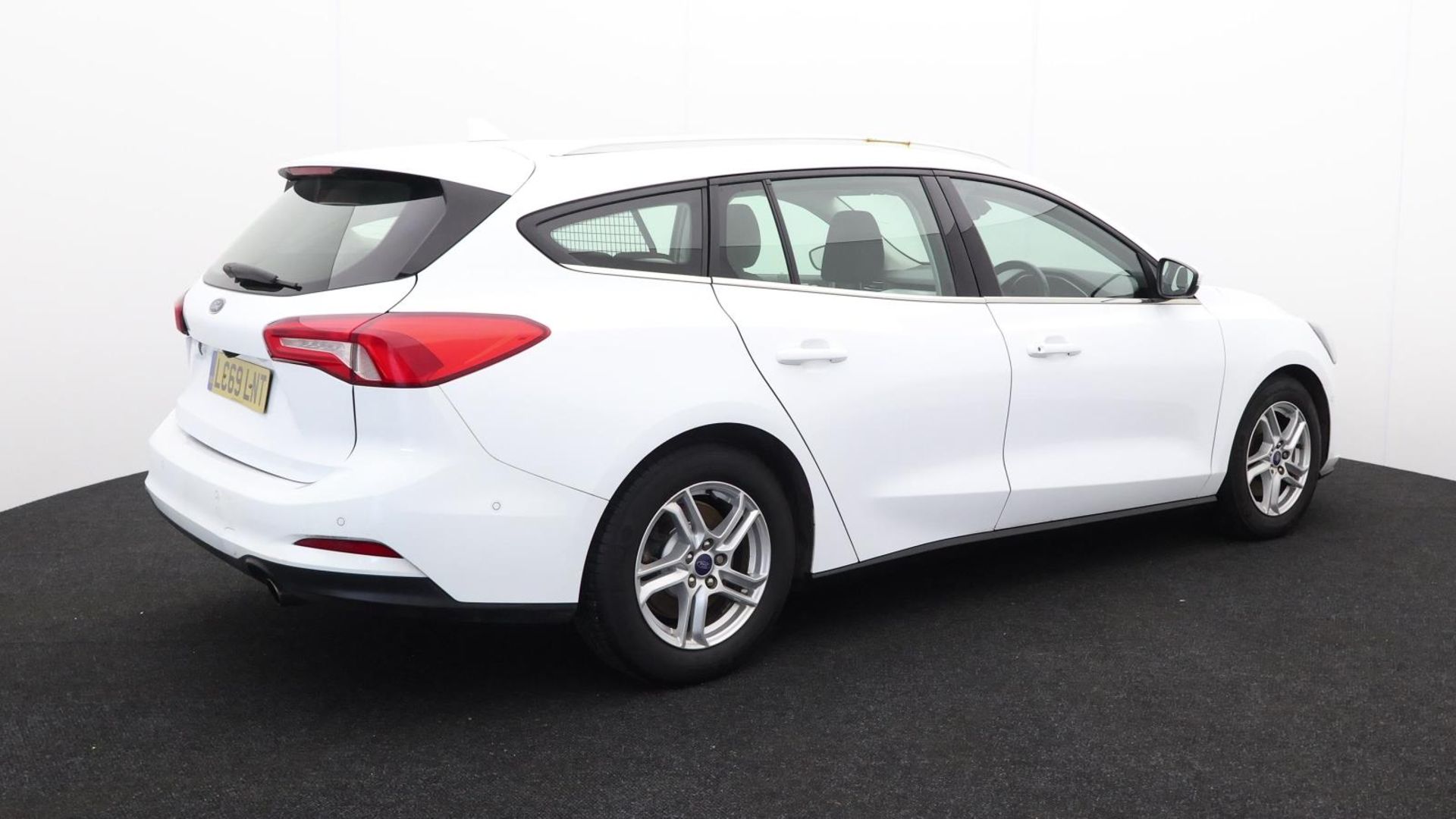 LC69 LNT - 2019 Ford Focus ZETEC Estate - Image 7 of 40