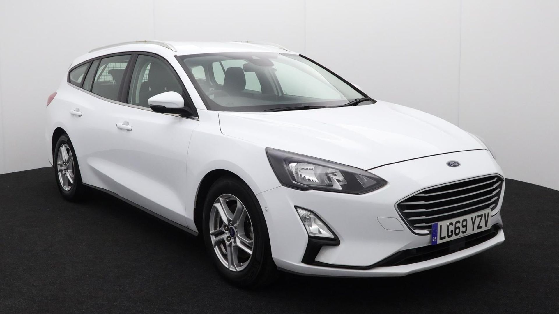 LG69 YZV - 2019 Ford Focus ZETEC Estate - Image 5 of 44