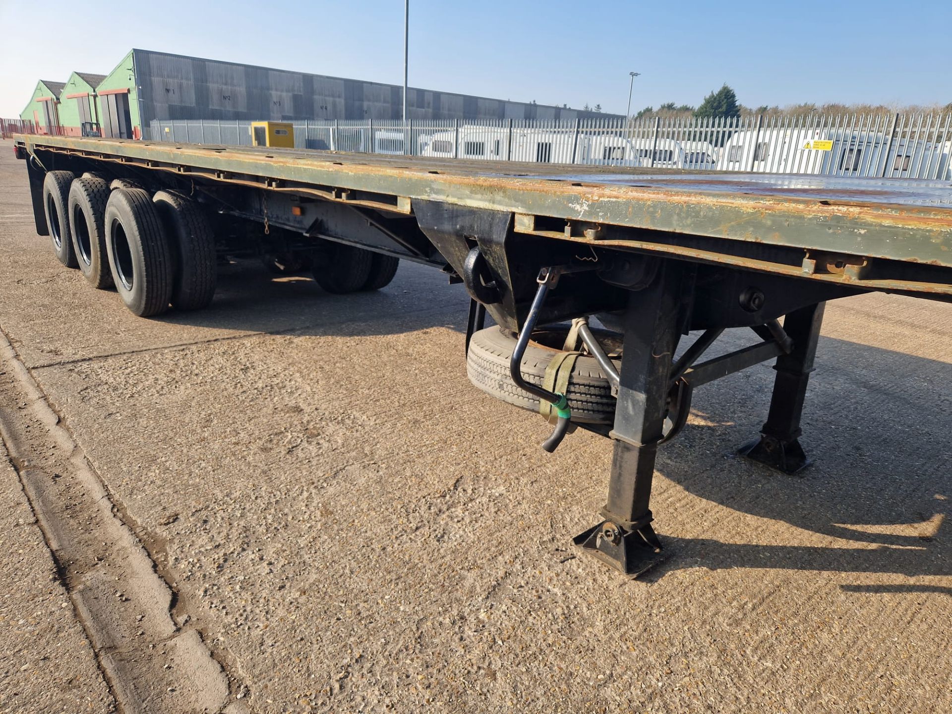 40 Foot flat bed trailer with headboard & 12V sockets - unknown year as no plate on trailer - Image 8 of 19