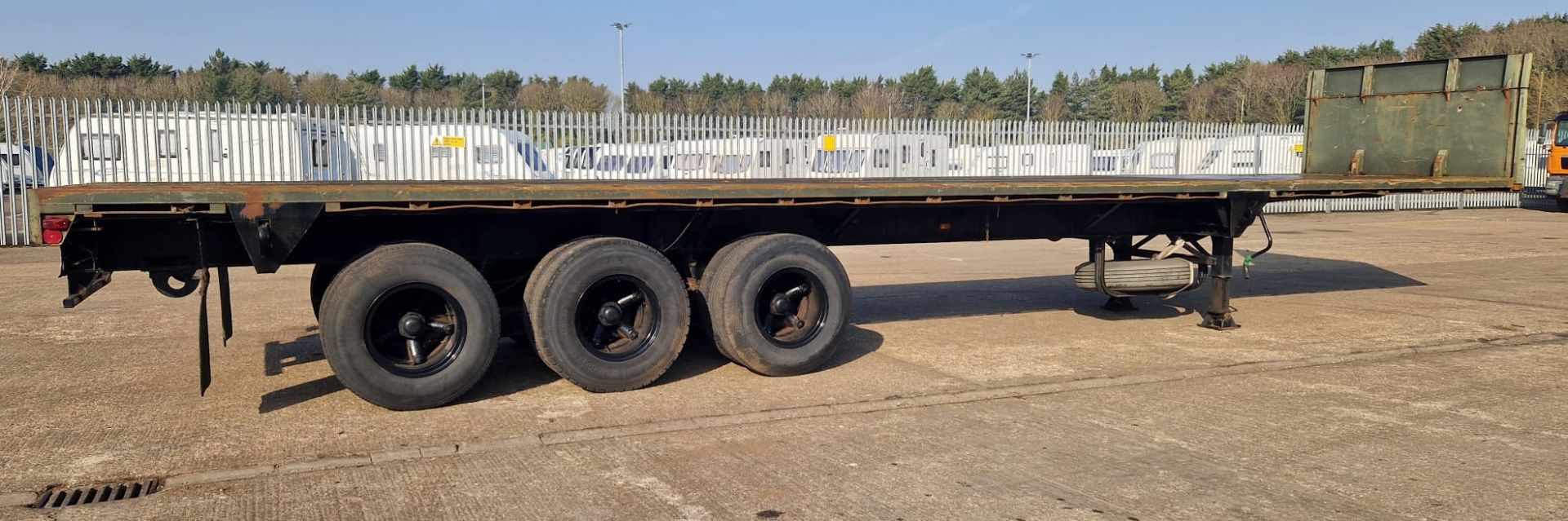 40 Foot flat bed trailer with headboard & 12V sockets - unknown year as no plate on trailer - Image 3 of 19