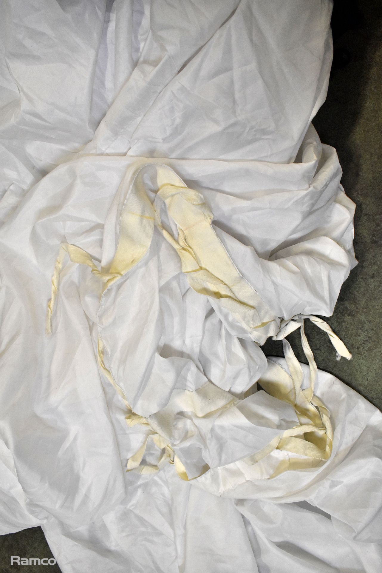 Stage curtains / drapes, white fabric, in 2 large duffle bags - Image 3 of 3