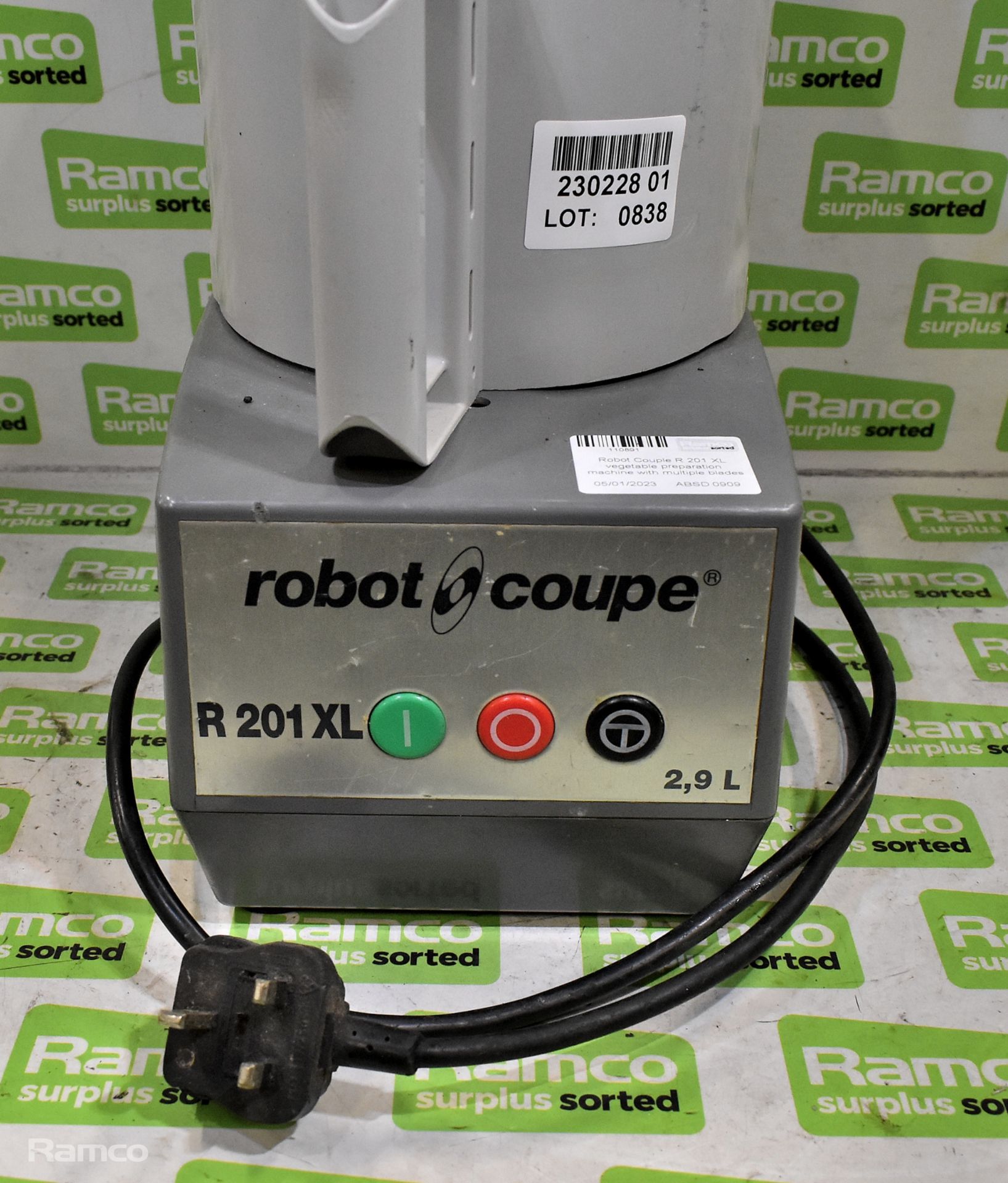 Robot Coupe R201 XL vegetable preparation machine with multiple blades - Image 2 of 8