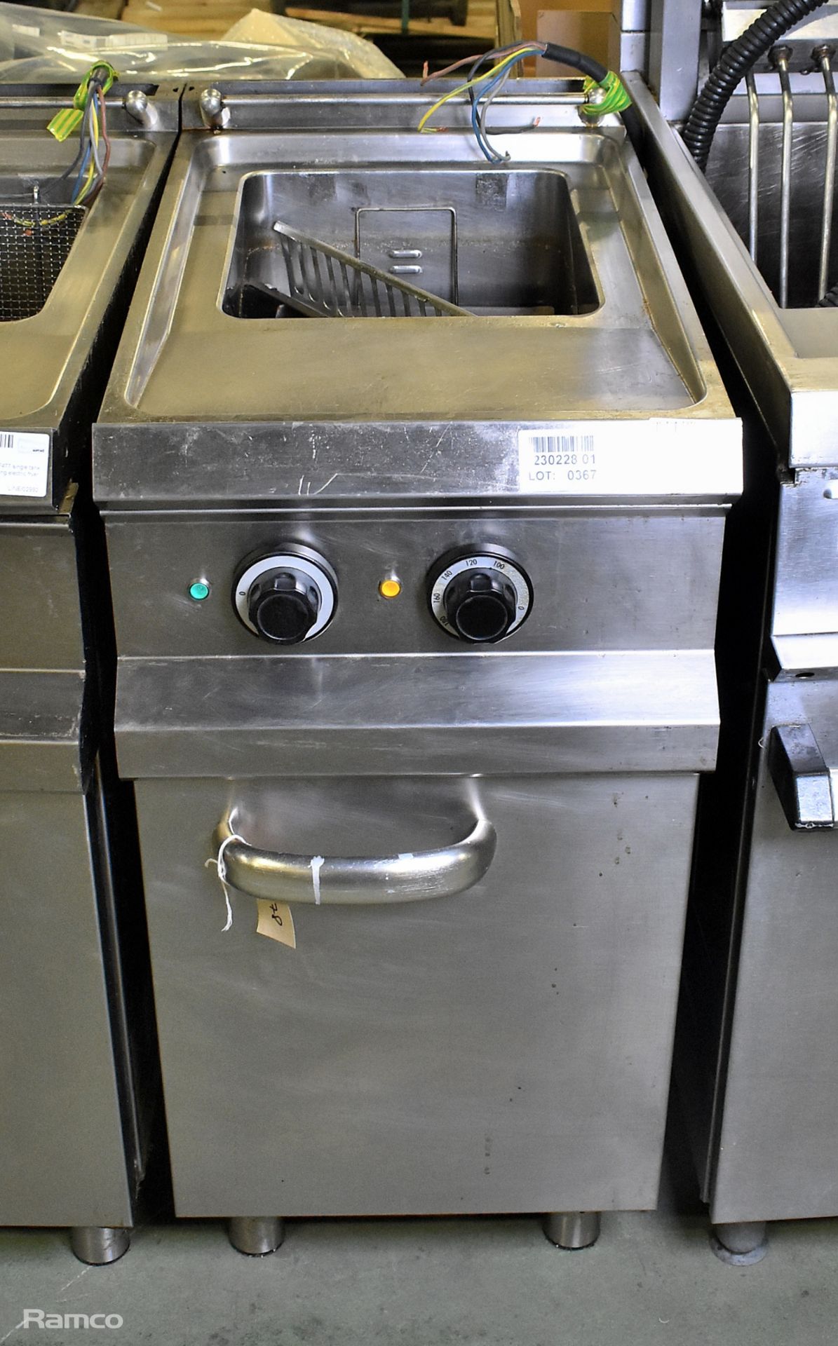 Hobart HEF477 single tank, free-standing electric fryer