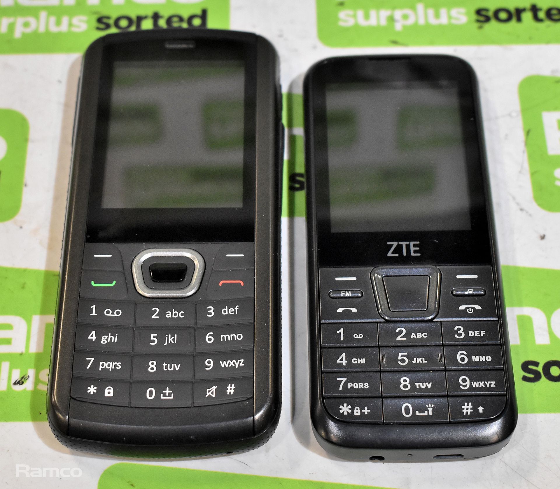 ZTE F320 mobile phone in box, Mobiwire Dakota mobile phone in box - Bild 2 aus 6