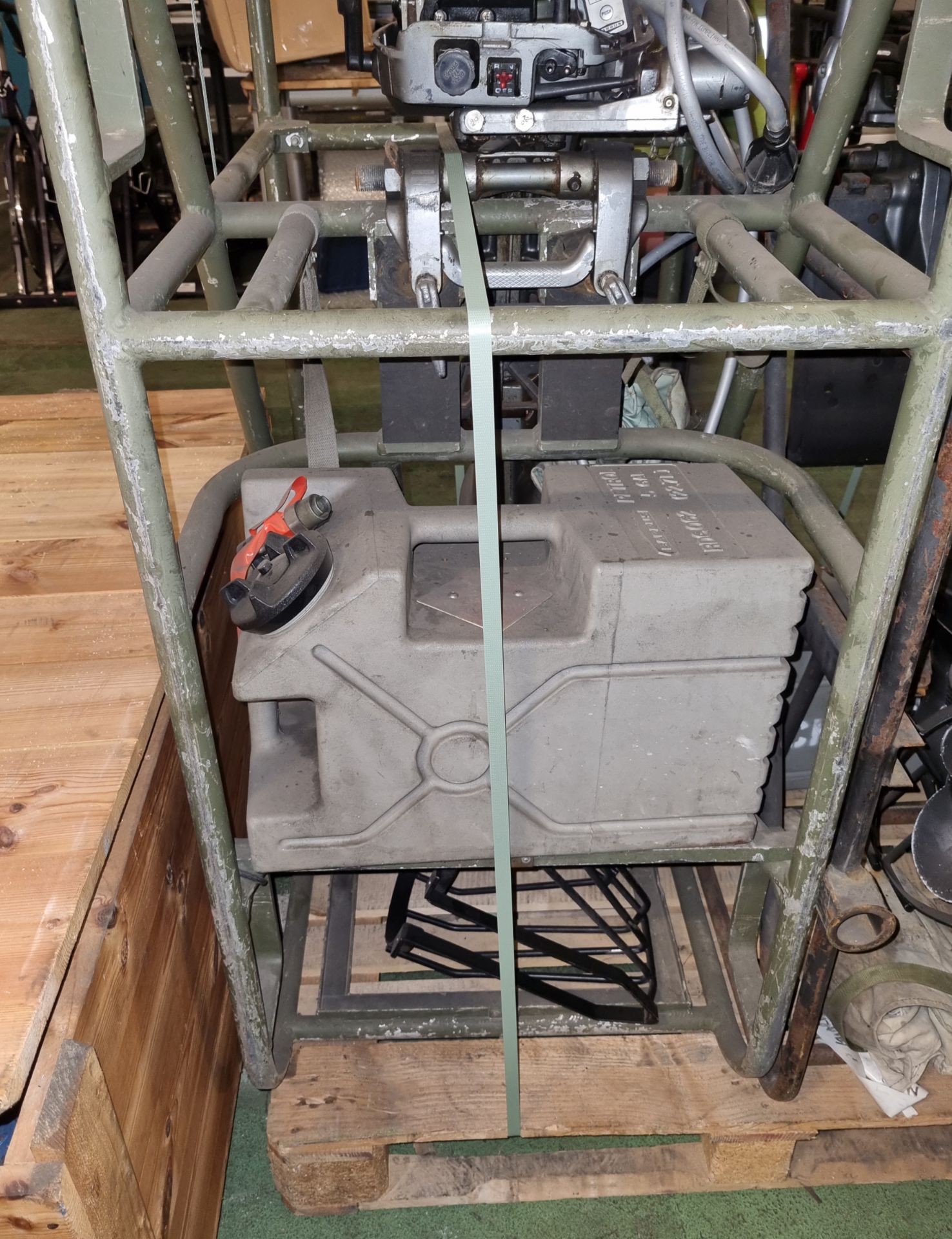 Mariner 20, 20 Hp Outboard motor in travel cot with Barrus 5L fuel tank. Total Hours 94 - Image 4 of 6