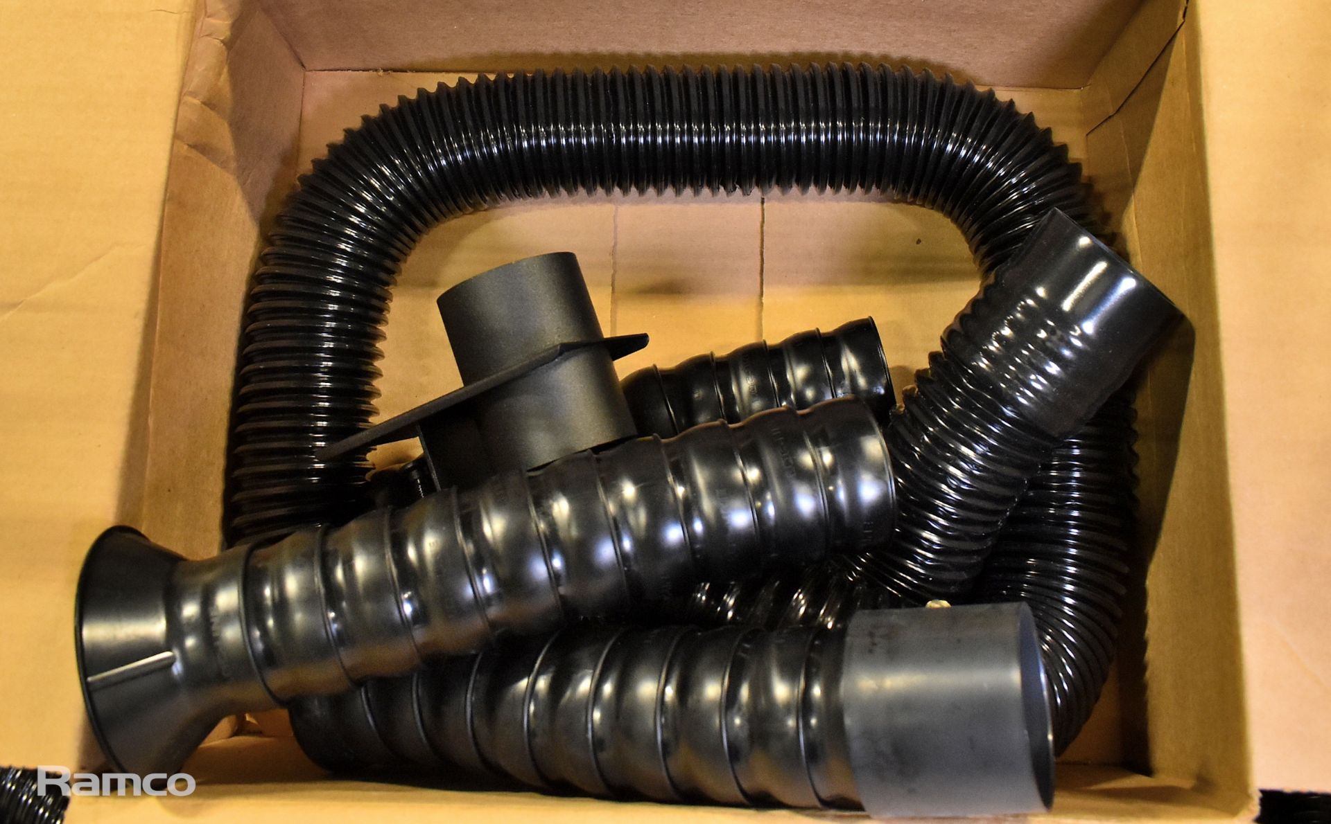 Multiple types of fume extractor hoses - Image 4 of 6