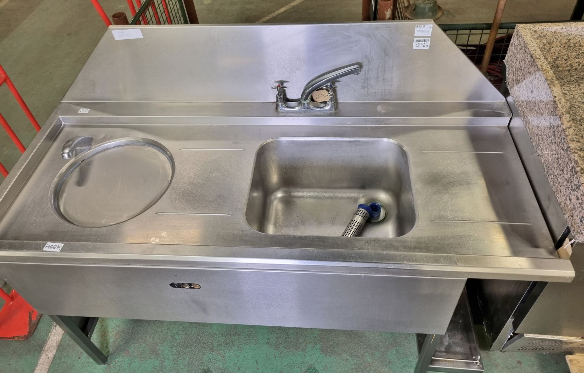 Stainless steel sink unit with waste disposal (currently sealed) - 165 x 70 x 120cm - Bild 3 aus 9