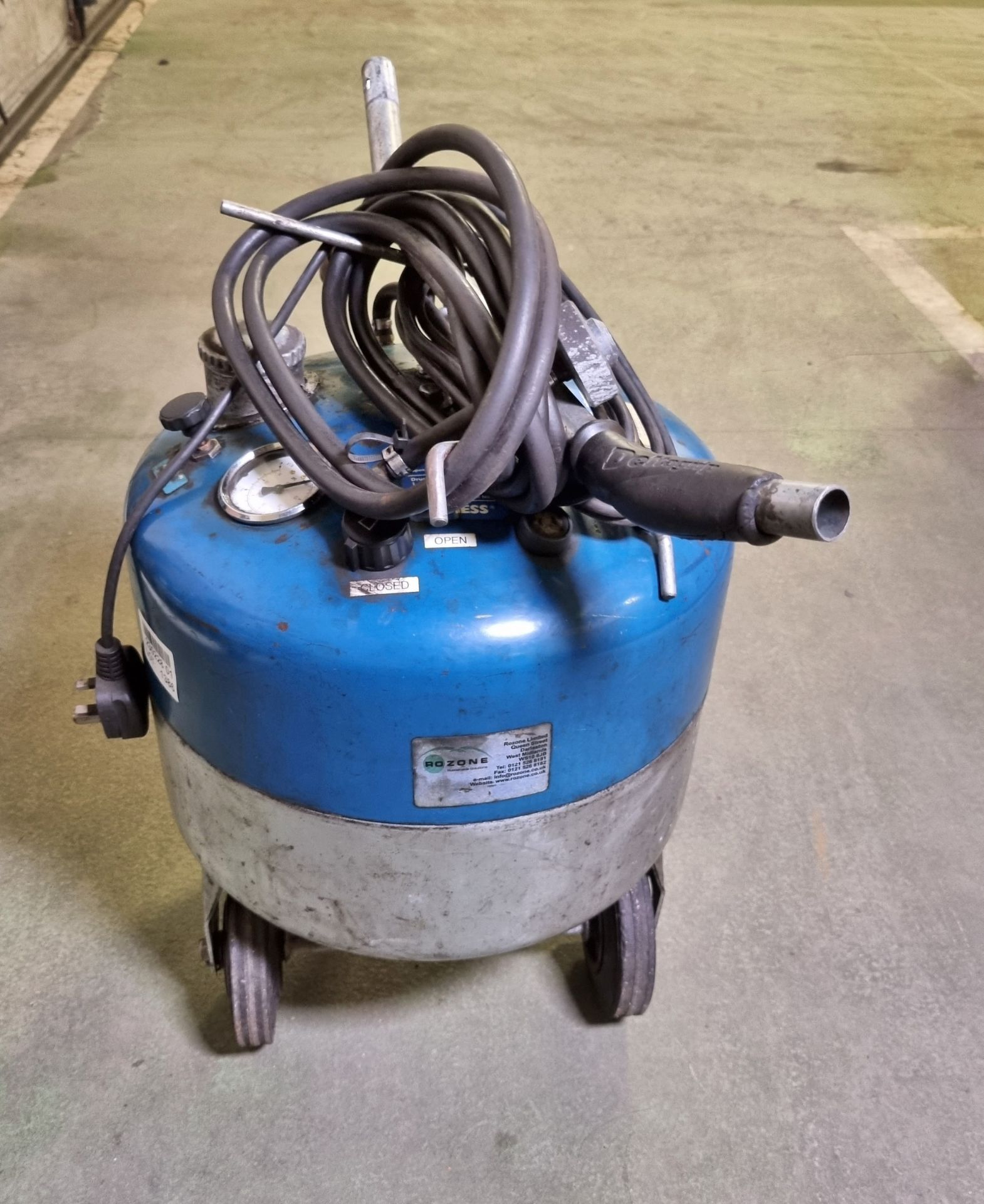 Rozone Sustainable Solutions Romess mobile brake bleeder