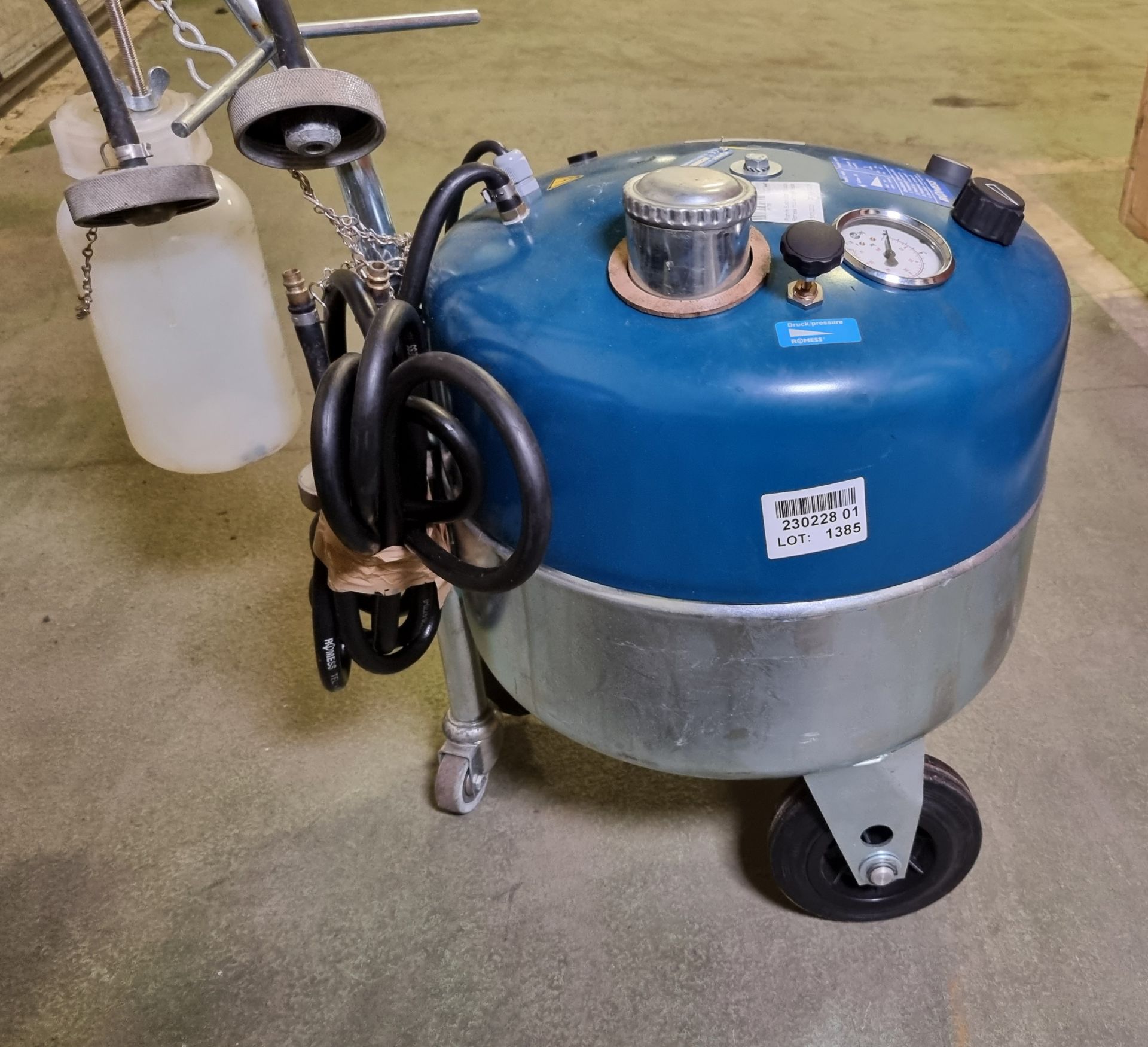 Rozone Sustainable Solutions Romess mobile brake bleeder - Image 2 of 5