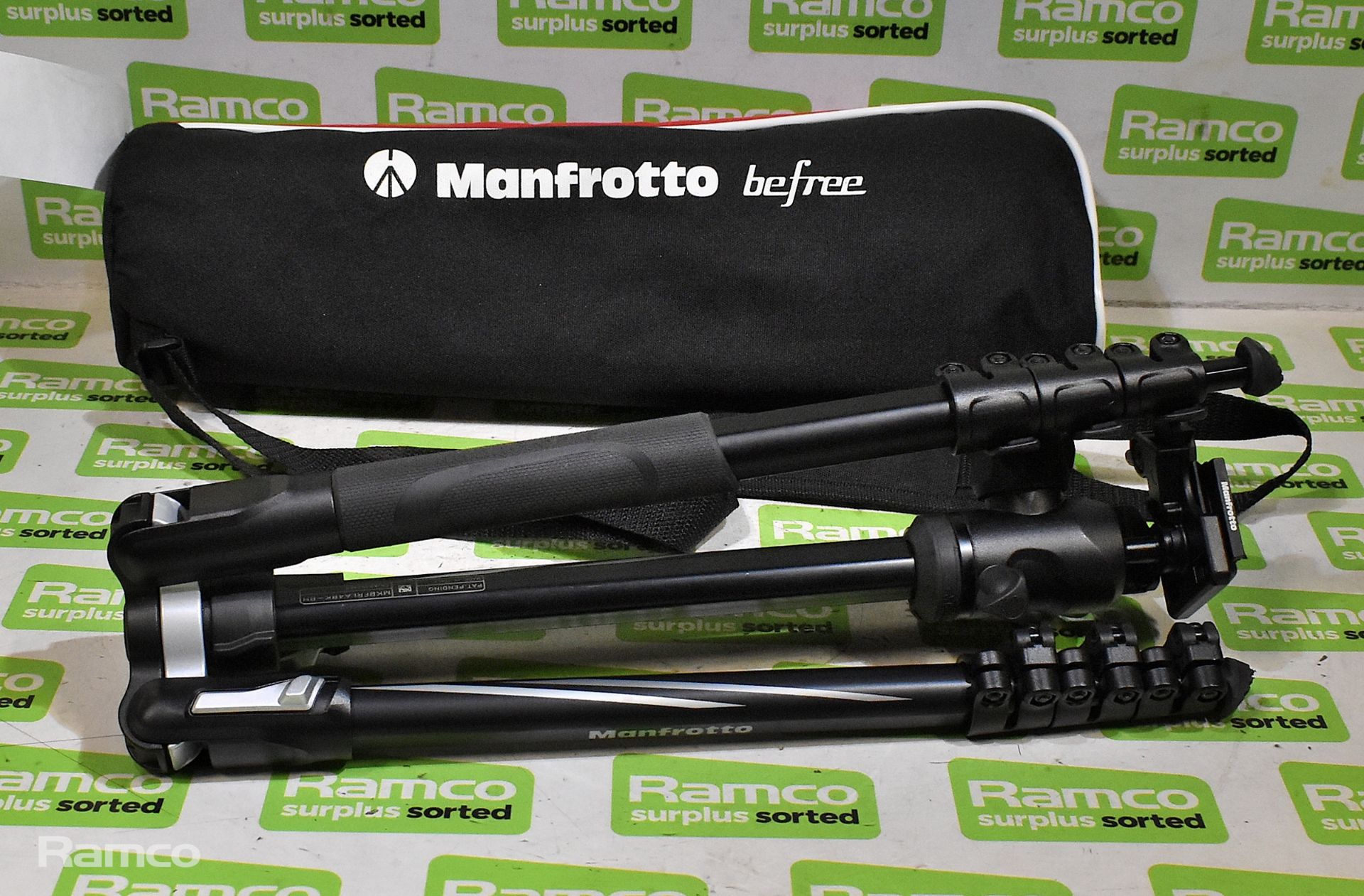 Manfrotto Befree Advanced ball head tripod with telescopic legs in carry bag