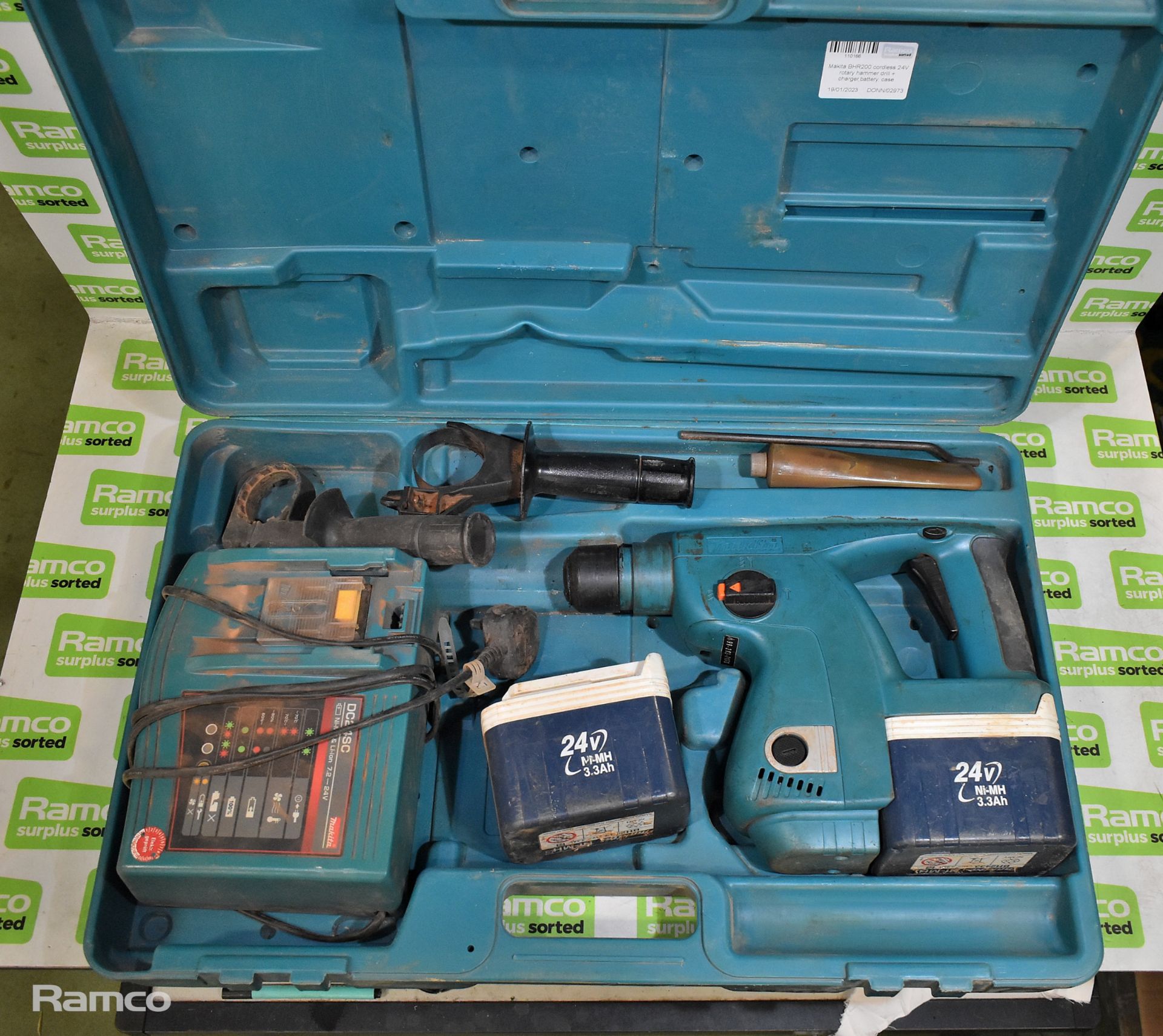Makita BHR200 cordless 24V rotary hammer drill + charger,battery, case - Image 2 of 5