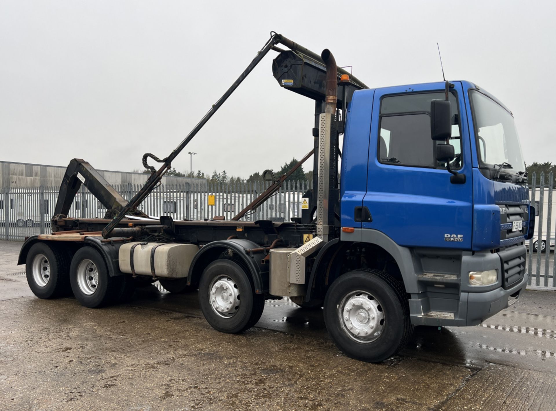 DAF FADCF85.340 Skip lorry RORO with Boughton Hook loader & Kwik Cova with a travel height of 3.61m