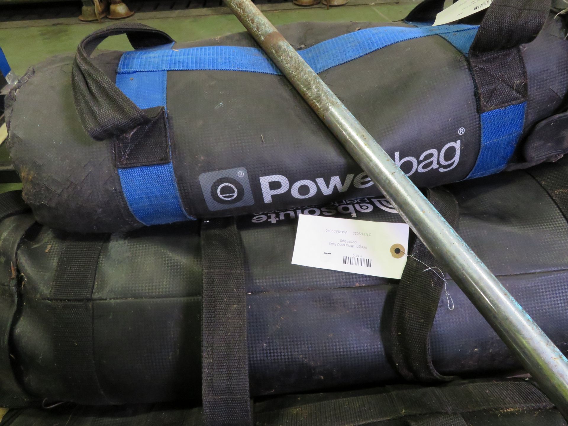 6ft Olympic weight lifting bar, 5x Weight lifting sand filled power bags, Weight lifting sand filled - Image 2 of 3