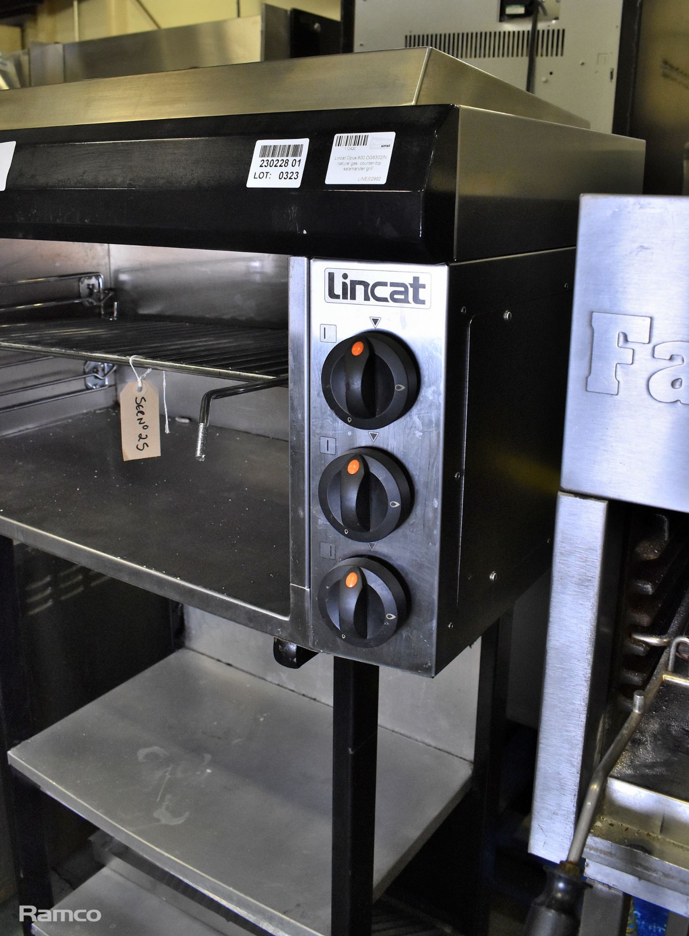 Lincat Opus 800 OG8302/N natural gas, countertop salamander grill on a stand - Image 4 of 5