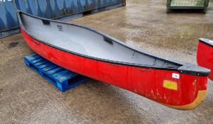 Wenonah Prospector canoe - approx dimensions: 450x90x40cm