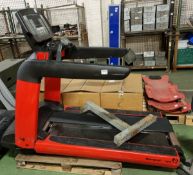 Life Fitness 955 gym exercise sport elevator treadmill - 220L x 90W x 170H cm - AS SPARES OR REPAIRS