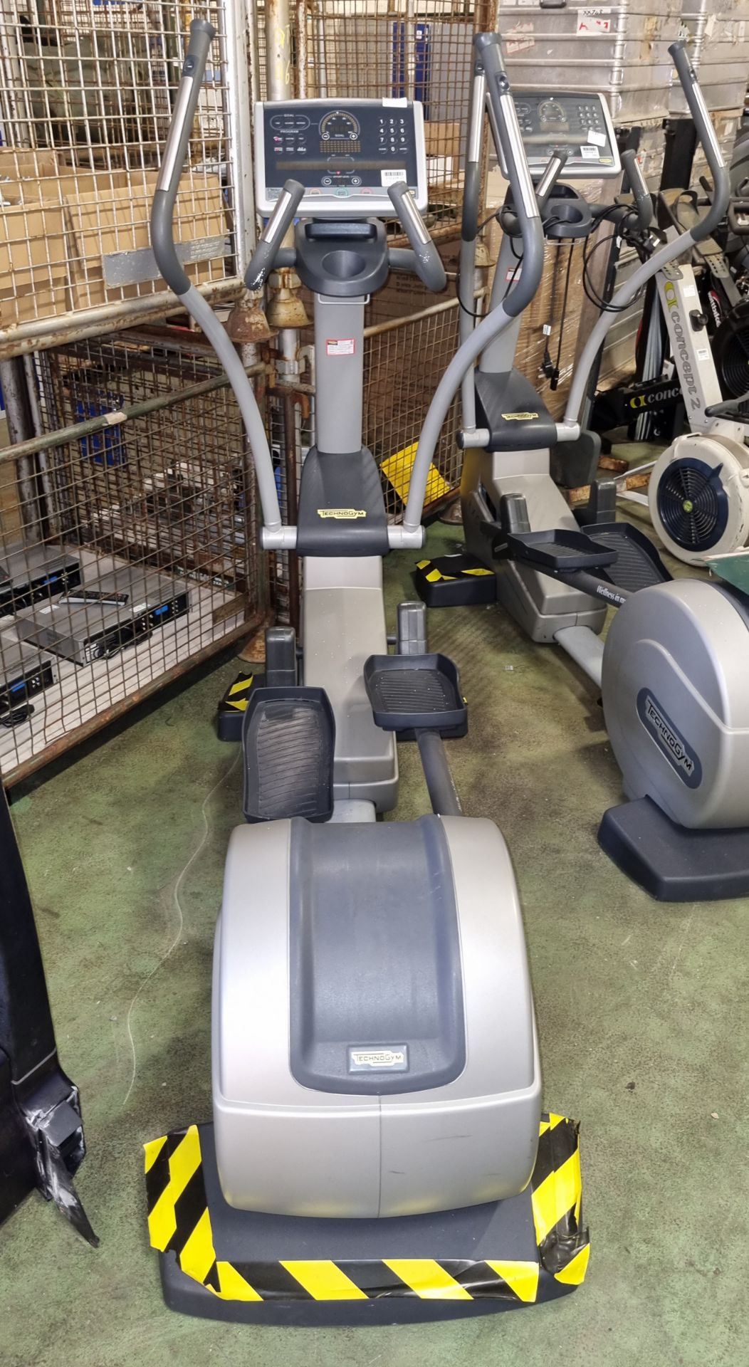 Technogym Excite cross trainer - L60 x W200 x H166cm