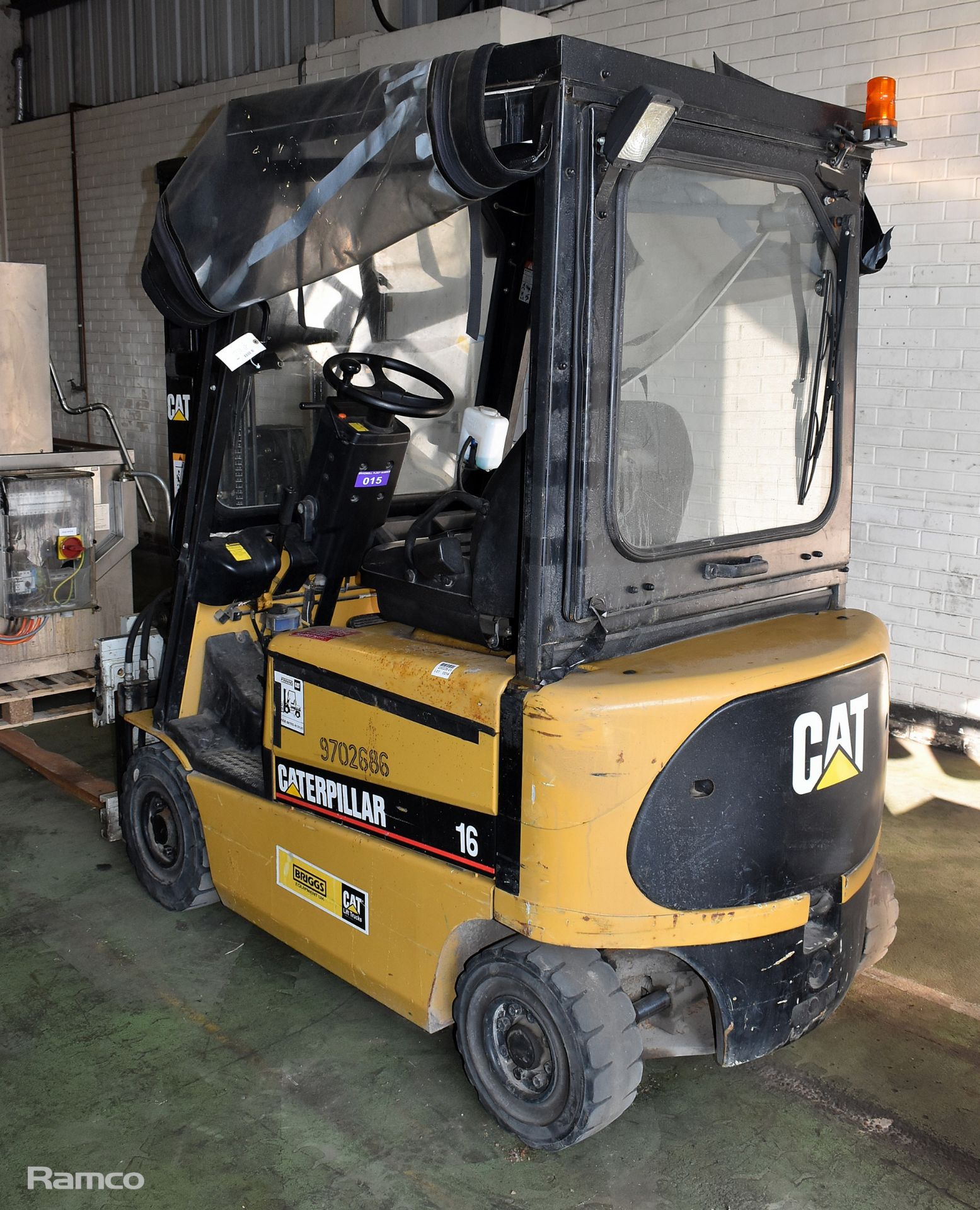 Caterpillar EP16K Forklift Serial No 06A00310 with Cascade fork set Serial No ALE 738377-1, 1900Kg - Image 9 of 31