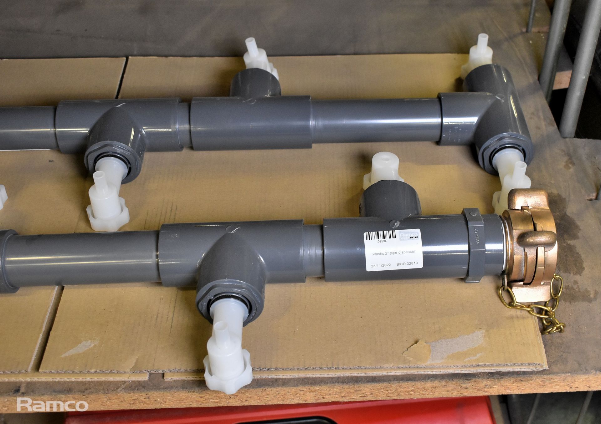 2x 3 inch pipeline adapters, 2x Plastic 2 inch pipe dispensers - Image 2 of 4