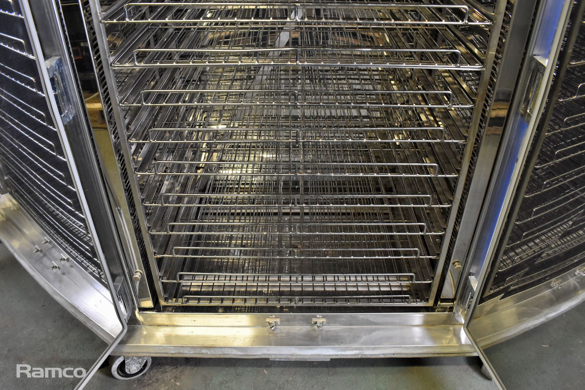 Moffat Mobile Banqueting trolley, double door, 15 sliding wire shelves, keeps food hot or cold - Image 4 of 6