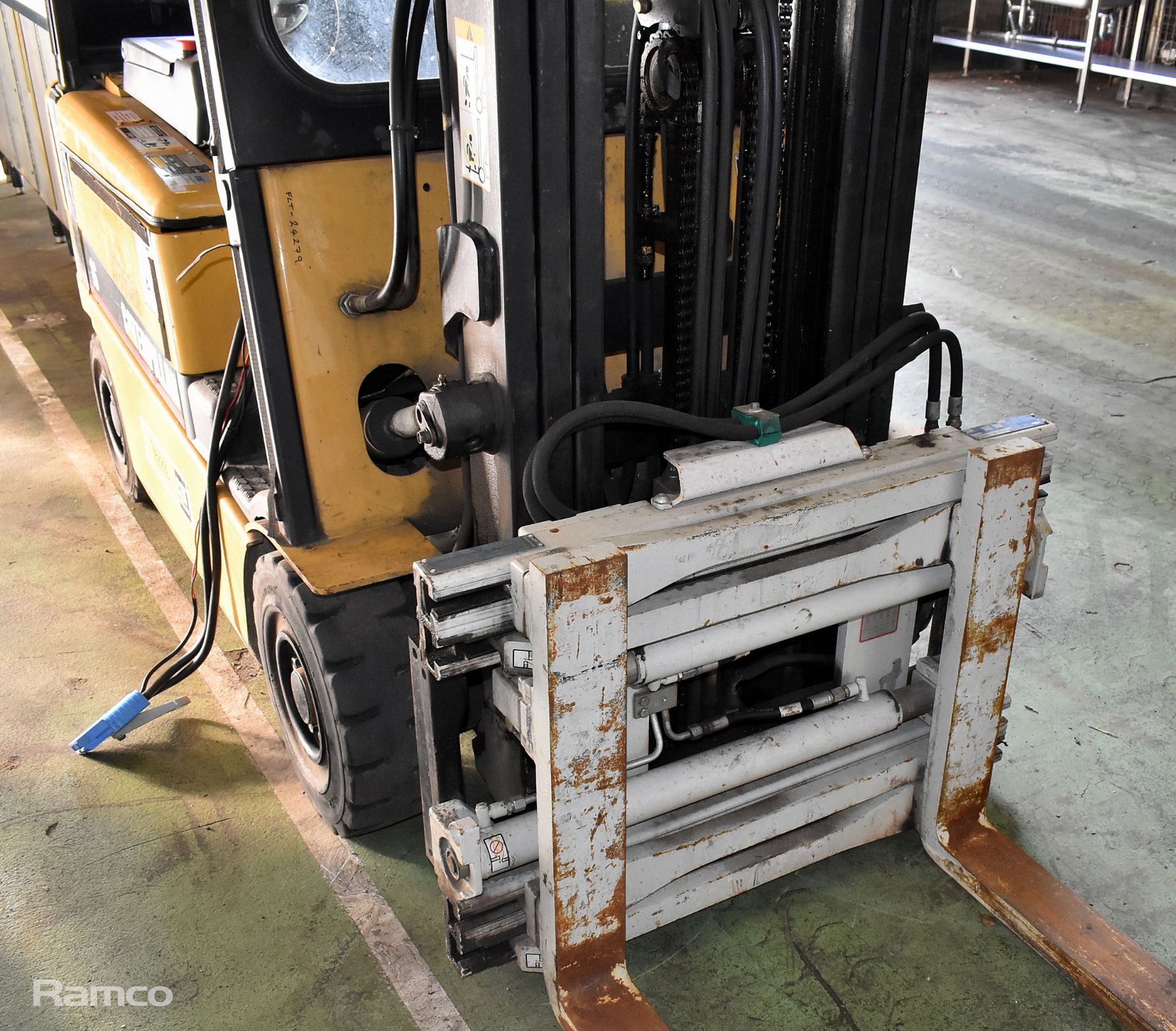 Caterpillar EP16K Forklift Serial No 06A00310 with Cascade fork set Serial No ALE 738377-1, 1900Kg - Image 20 of 31