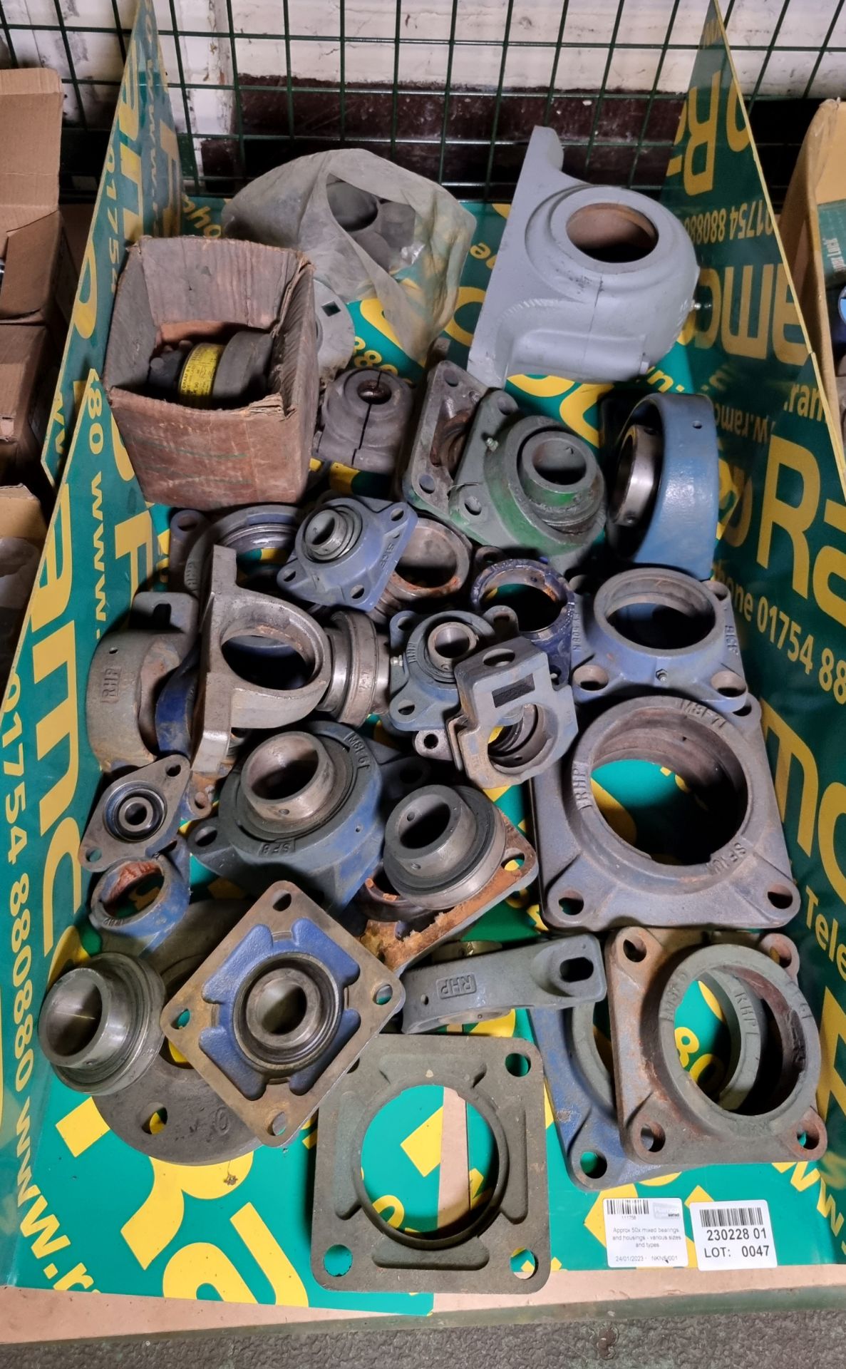 Approx 50x mixed bearings and housings - various sizes and types - Image 2 of 4