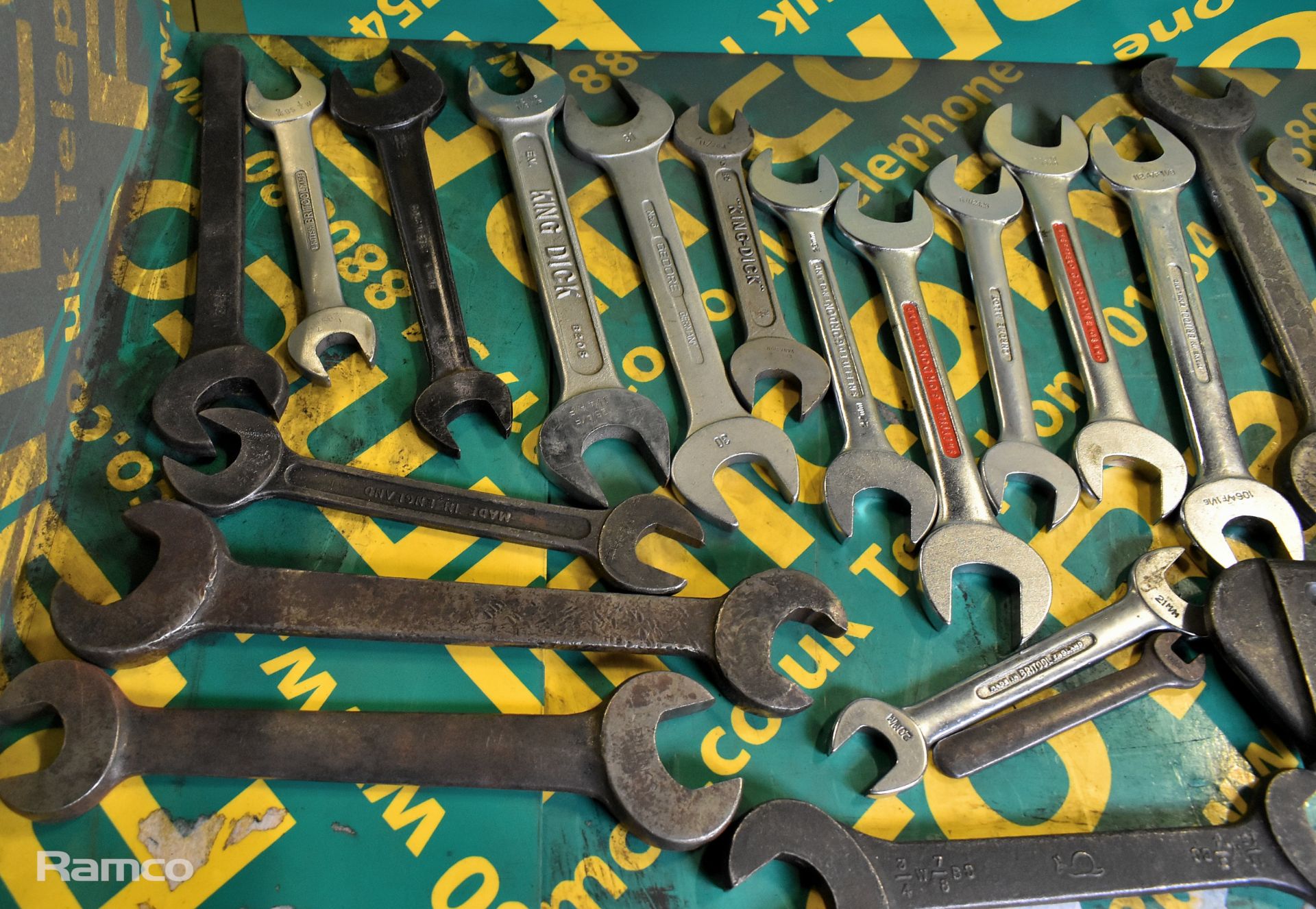 29x Hand tools to include wrench & spanners in various sizes - Image 2 of 3