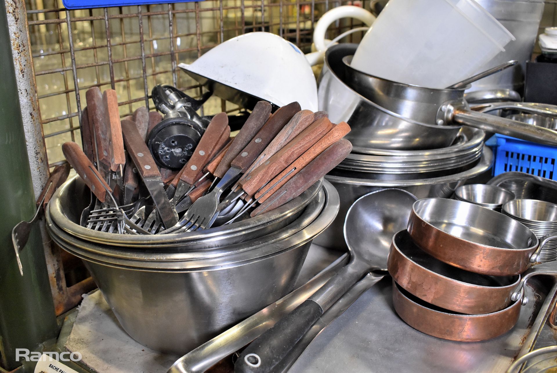 Catering equipment - pans, oven cooking trays, colanders, cutlery and utensils - Image 4 of 6