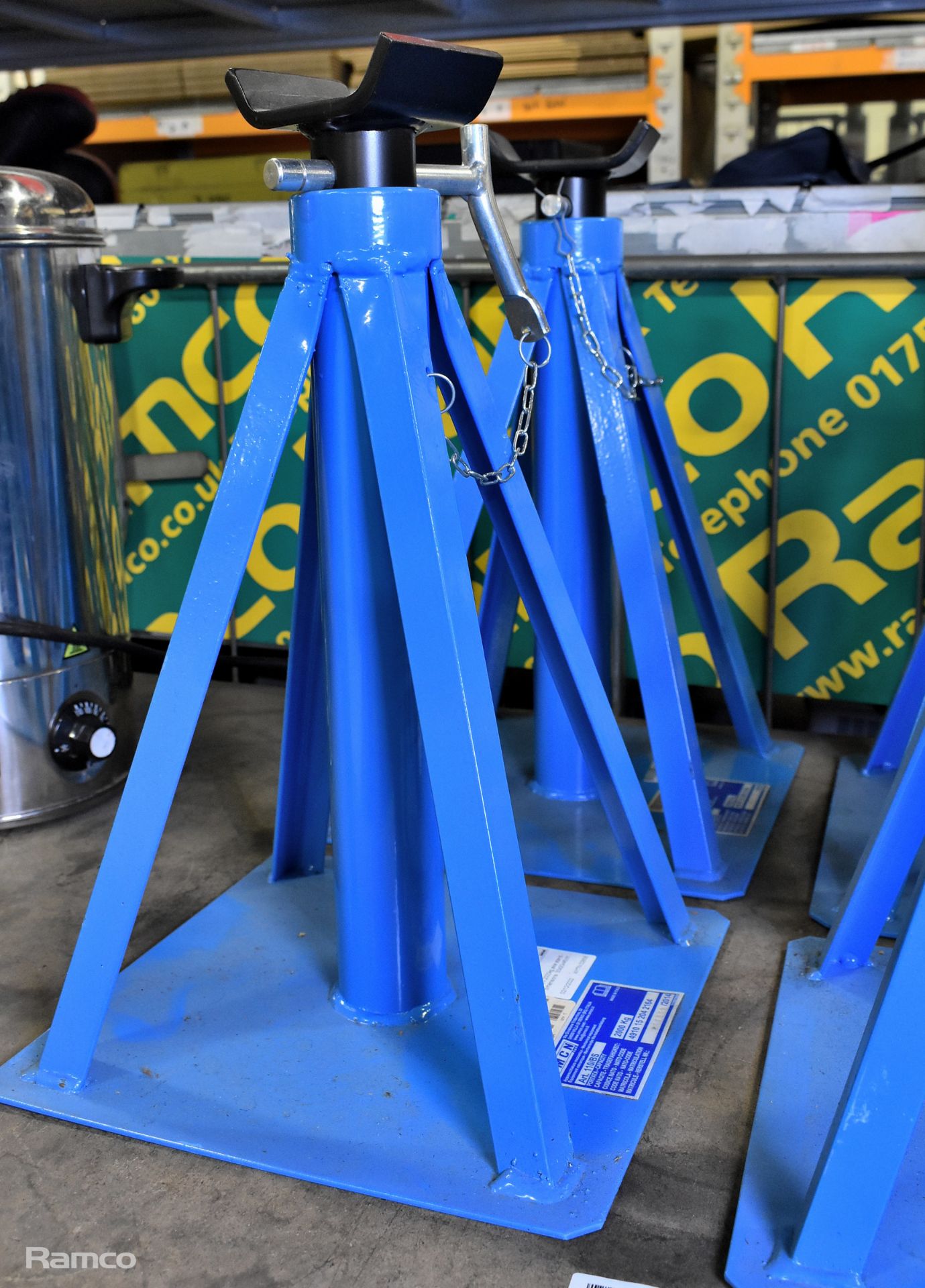 4x OMCN 2000 kg axle stands - dimensions: 30x30x46cm - Image 2 of 4