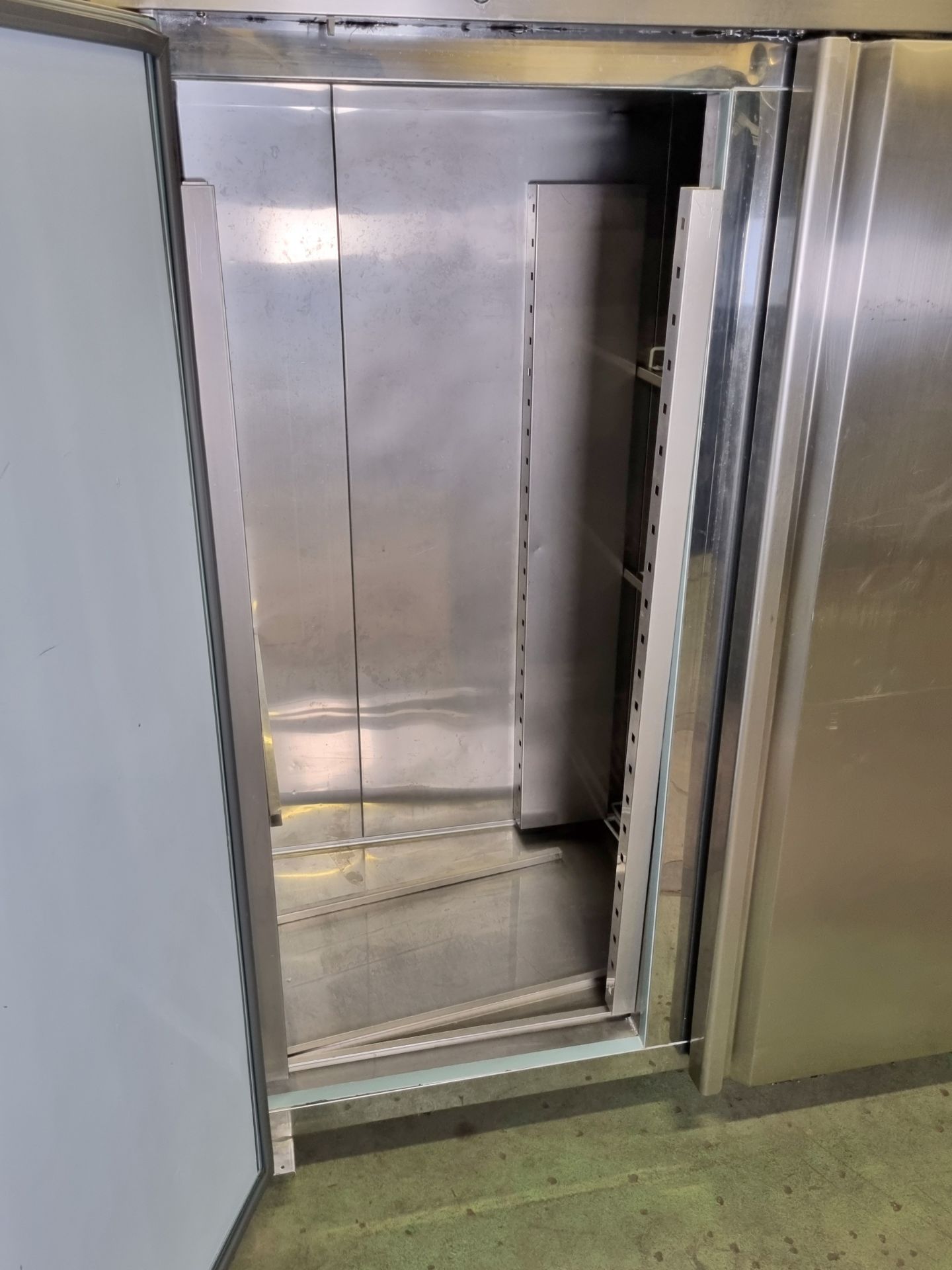 Interlevin RF1420 upright double door freezer - Image 4 of 7