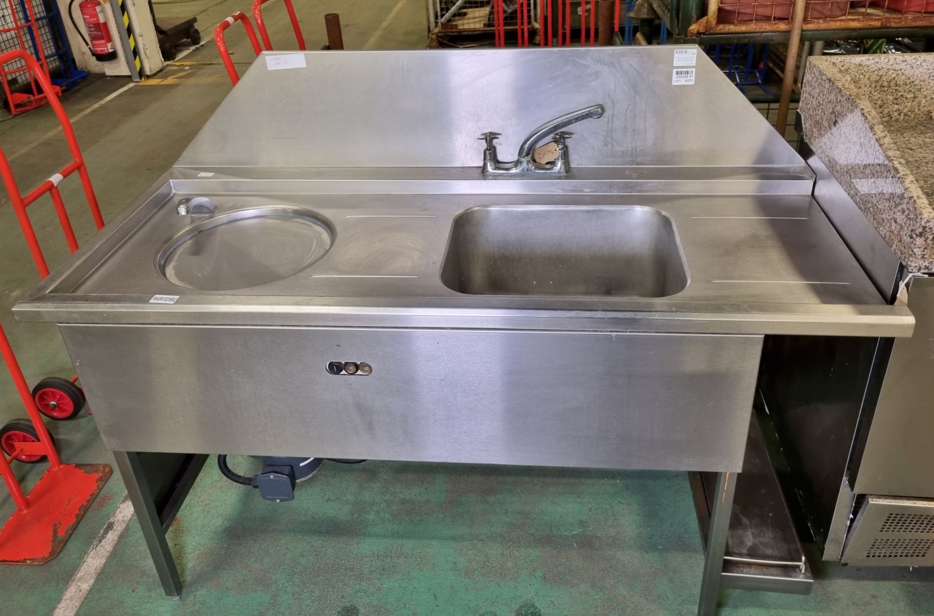 Stainless steel sink unit with waste disposal (currently sealed) - 165 x 70 x 120cm - Bild 2 aus 9