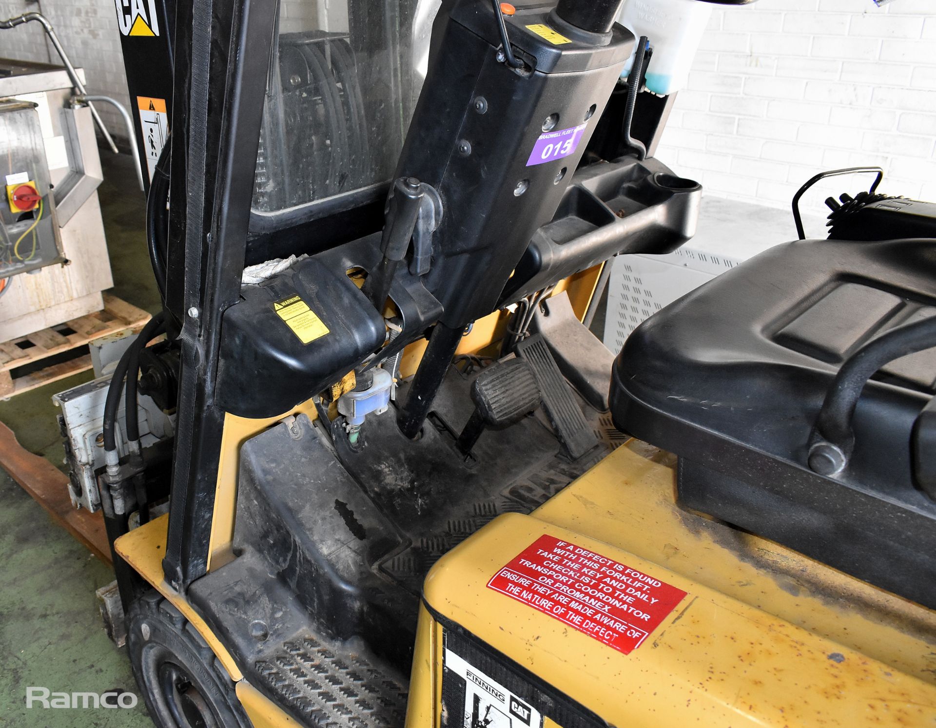 Caterpillar EP16K Forklift Serial No 06A00310 with Cascade fork set Serial No ALE 738377-1, 1900Kg - Image 4 of 31