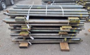 232x Scaffold poles approximately 6 Foot in length