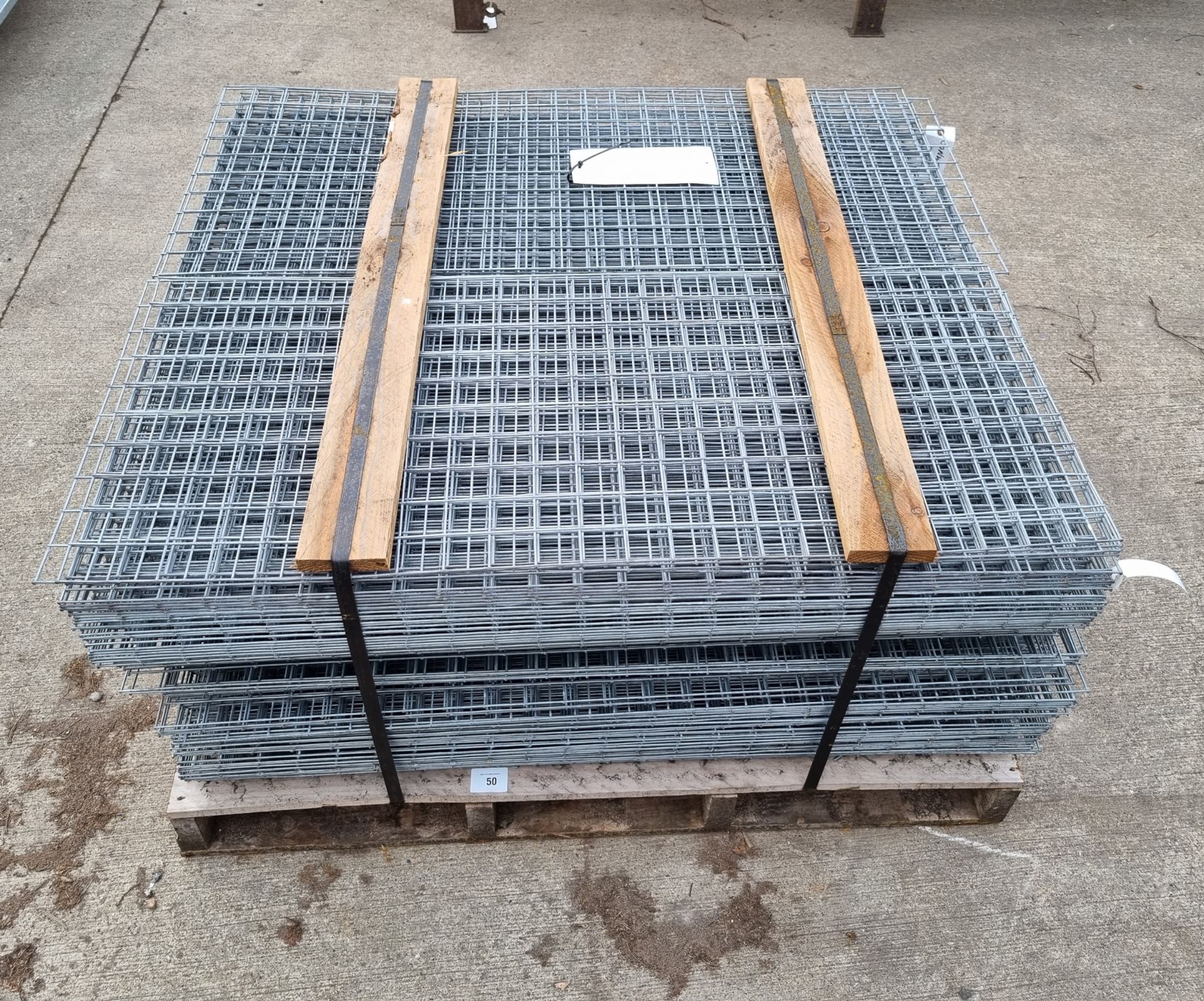 Approximately 188x Steel wire mesh assemblies - L 117 x W 51cm - Image 2 of 3