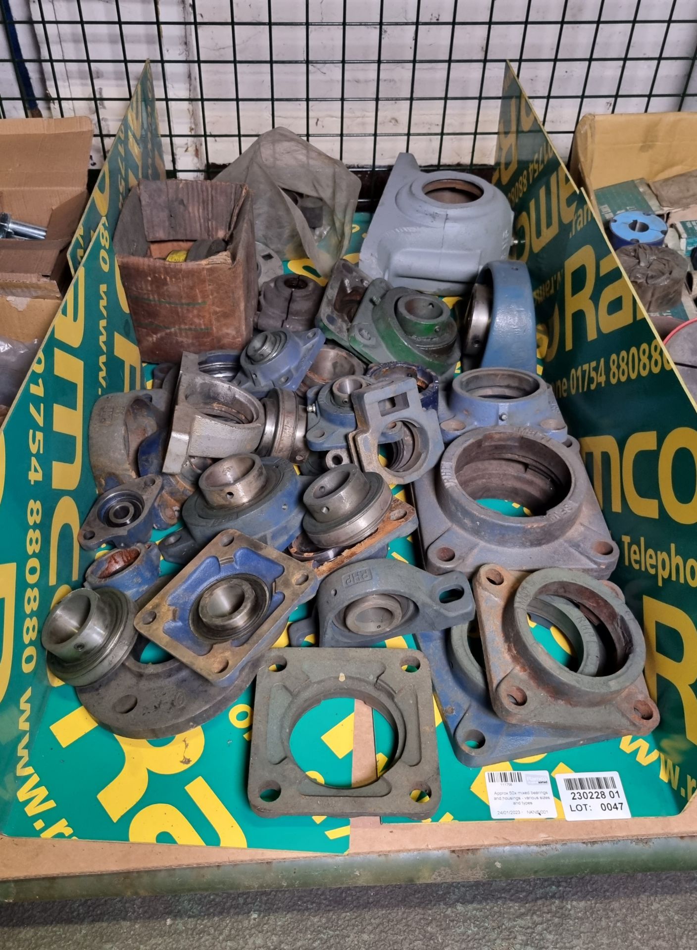 Approx 50x mixed bearings and housings - various sizes and types