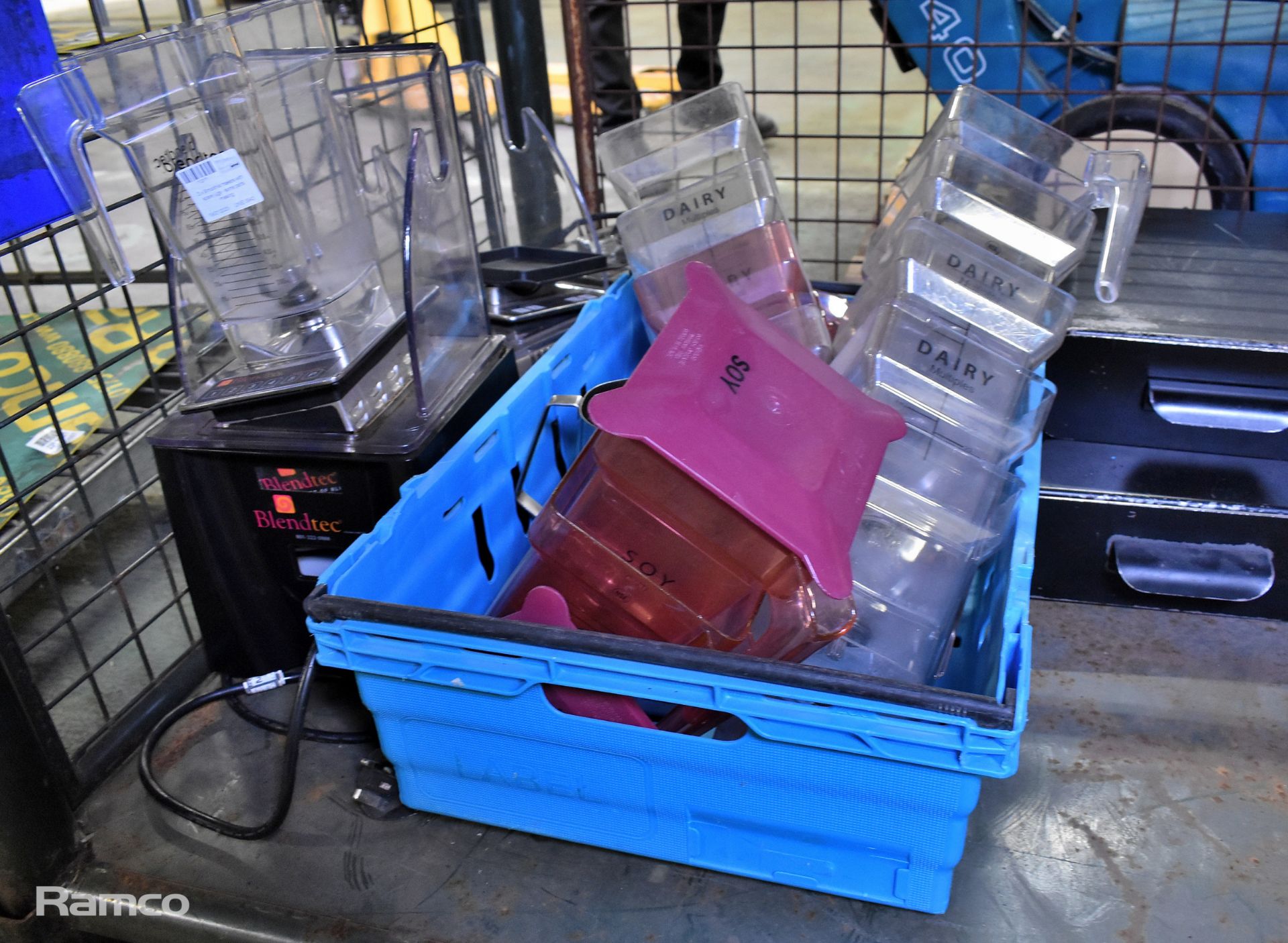 4x coffee grounds knock-out box / drawers, 3x Smoothie makers with spare jugs - some parts missing - Image 2 of 7