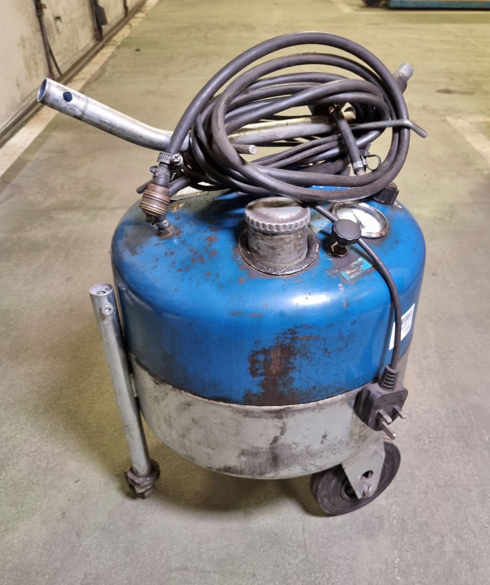 Rozone Sustainable Solutions Romess mobile brake bleeder - Image 2 of 3